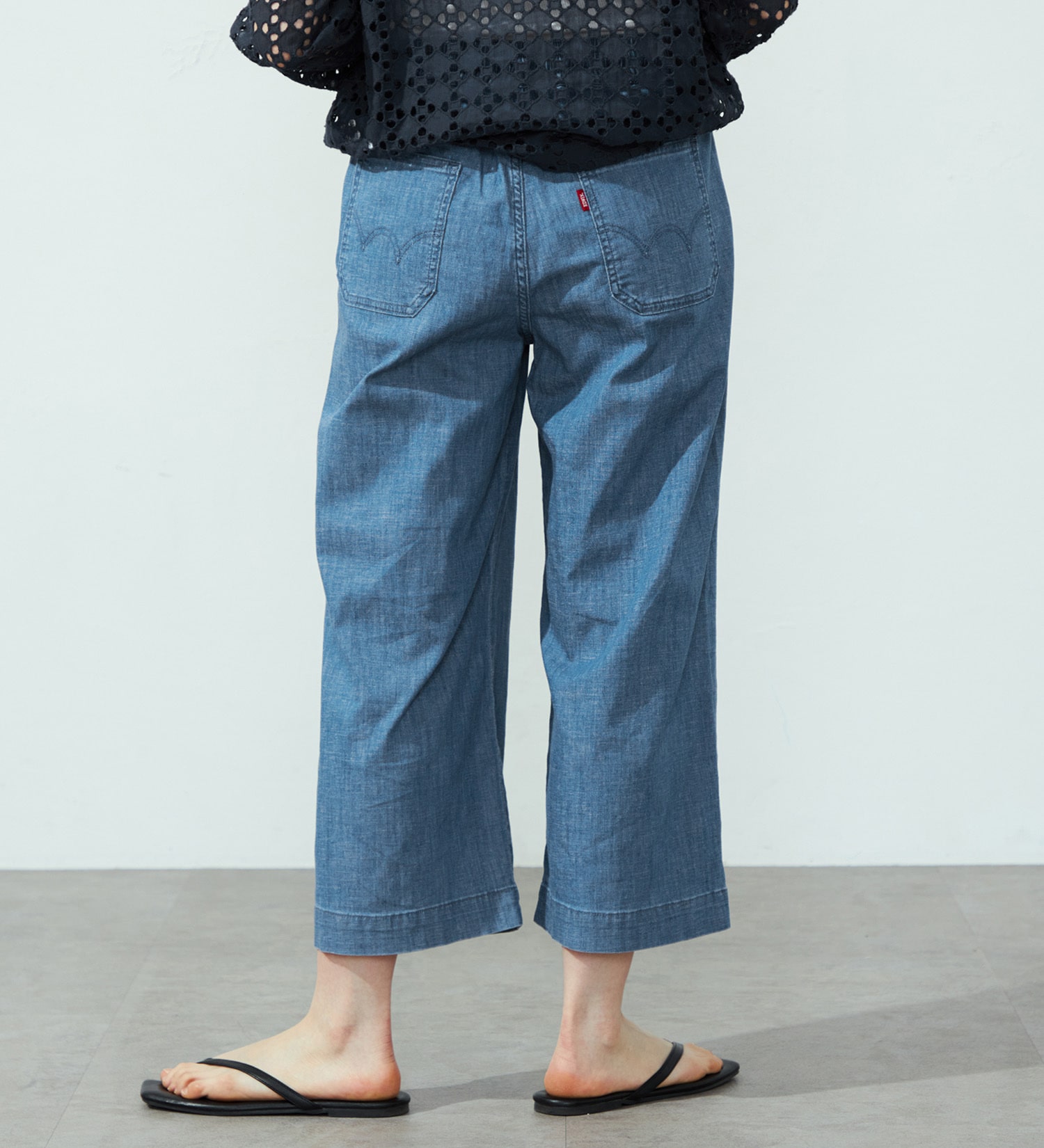 EDWIN(エドウイン)のイージークロップドワイドパンツ【アウトレット店舗・WEB限定】|パンツ/デニム / ジーンズパンツ/レディース|中色ブルー