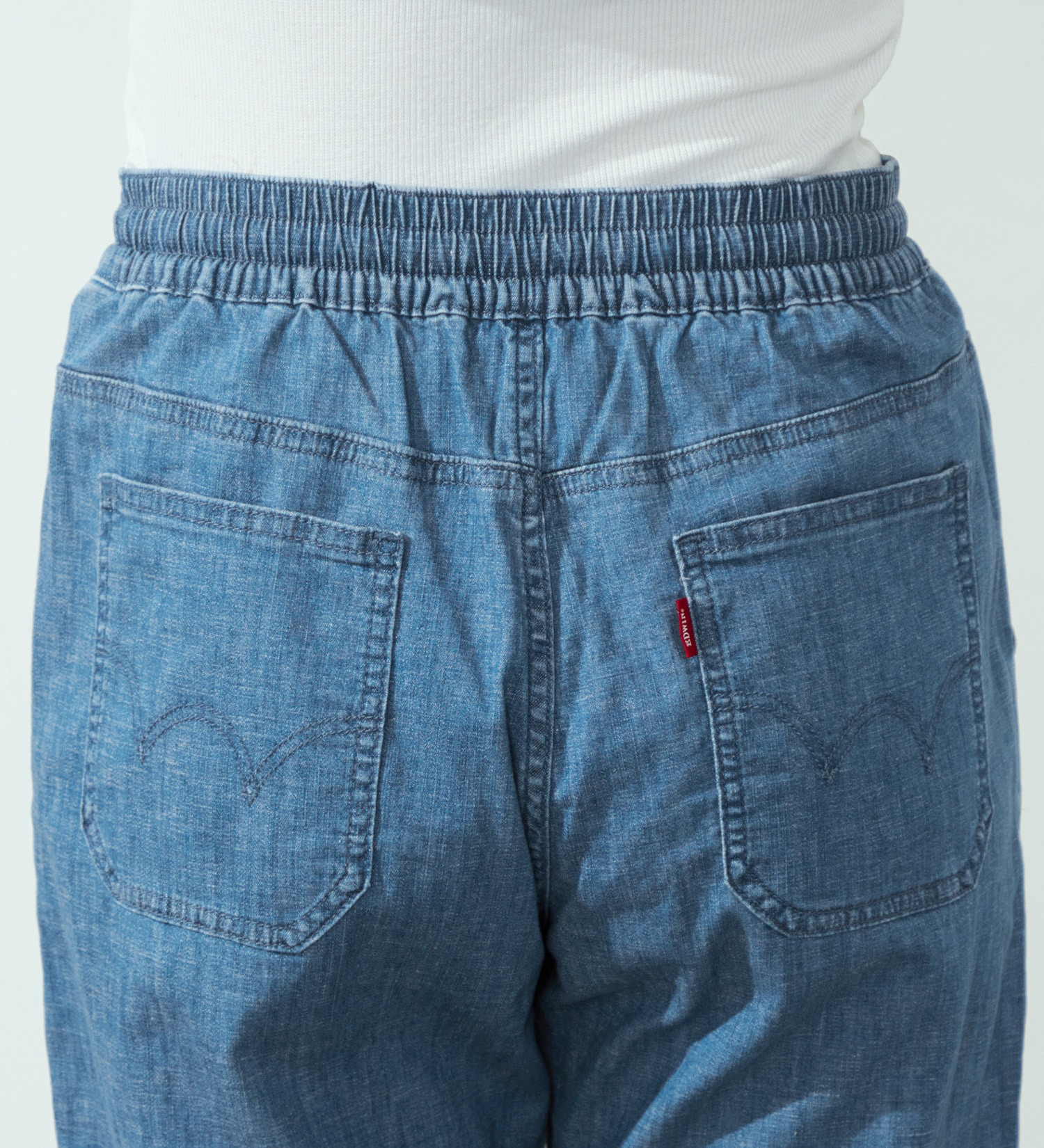 EDWIN(エドウイン)のイージーテーパードパンツ【アウトレット店舗・WEB限定】|パンツ/デニム / ジーンズパンツ/レディース|中色ブルー