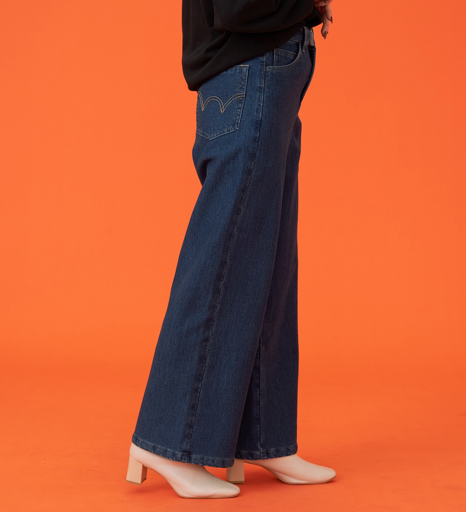EDWIN(エドウイン)の【暖】BODY FIRE ワイドデニムパンツ【アウトレット店舗・WEB限定】|パンツ/デニム / ジーンズパンツ/レディース|中色ブルー
