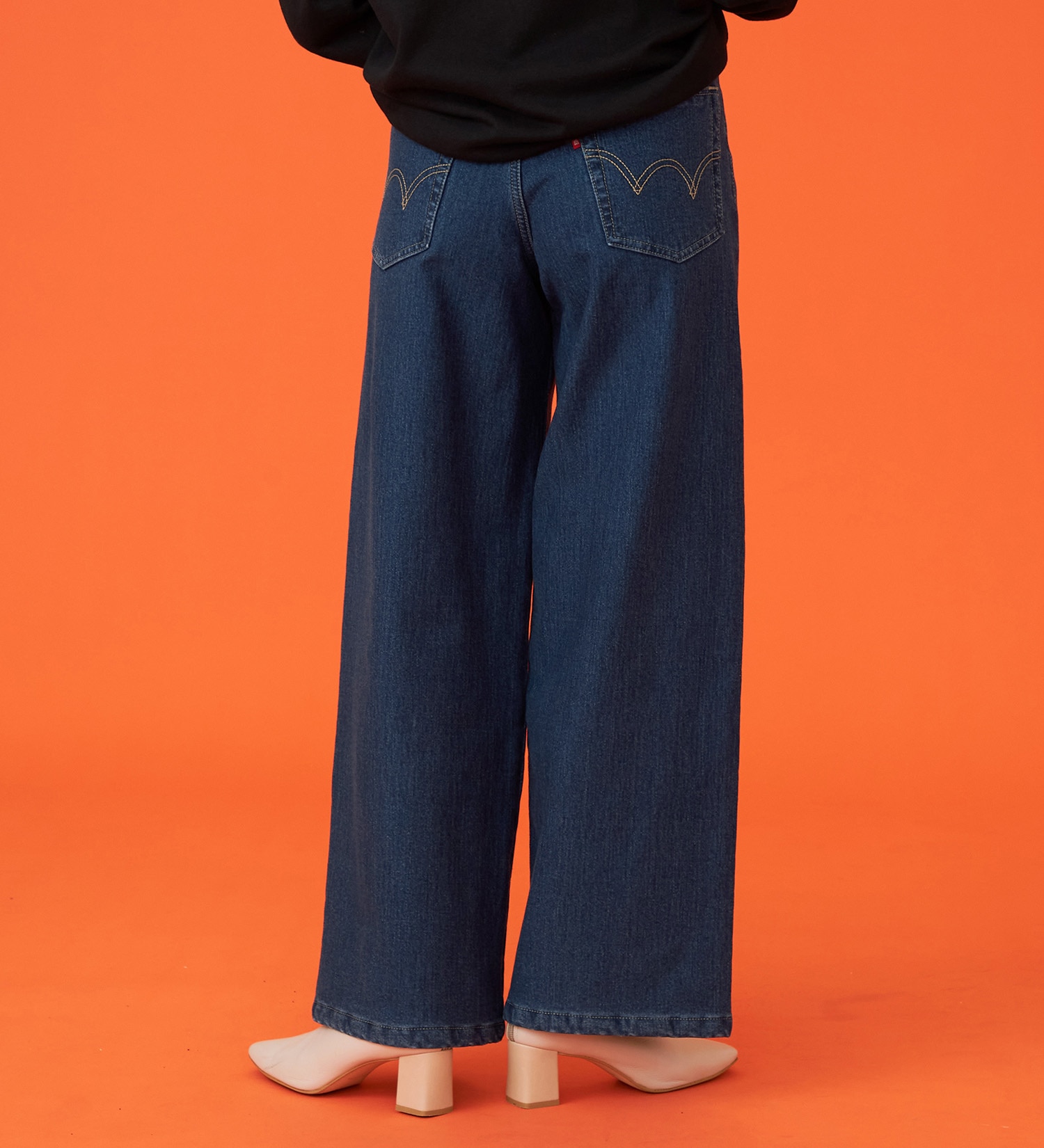 EDWIN(エドウイン)の【暖】BODY FIRE ワイドデニムパンツ【アウトレット店舗・WEB限定】|パンツ/デニム / ジーンズパンツ/レディース|中色ブルー