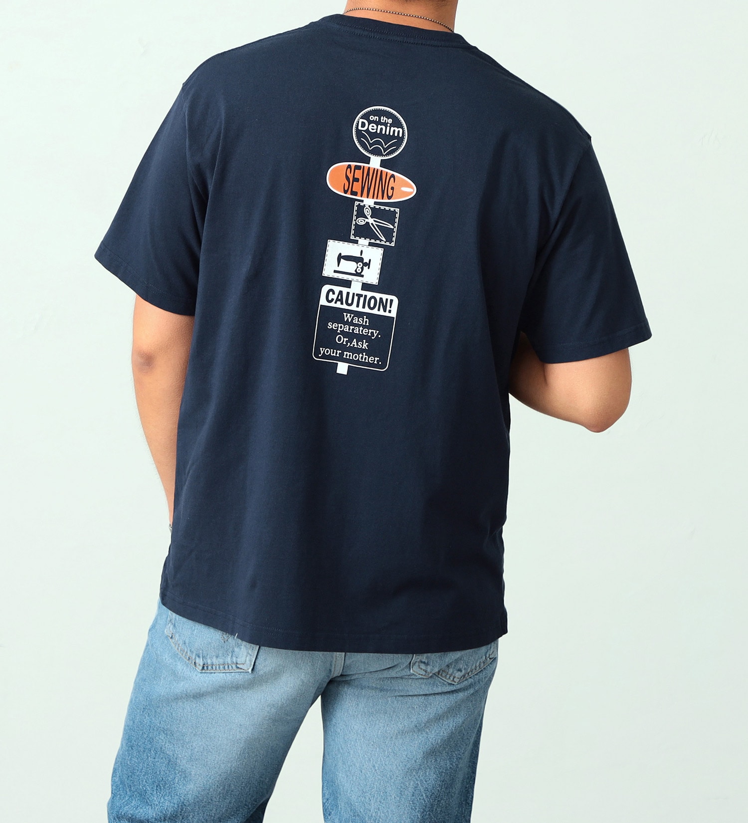 EDWIN(エドウイン)のイラストバックプリントTシャツ【アウトレット店舗・WEB限定】|トップス/Tシャツ/カットソー/メンズ|ネイビー