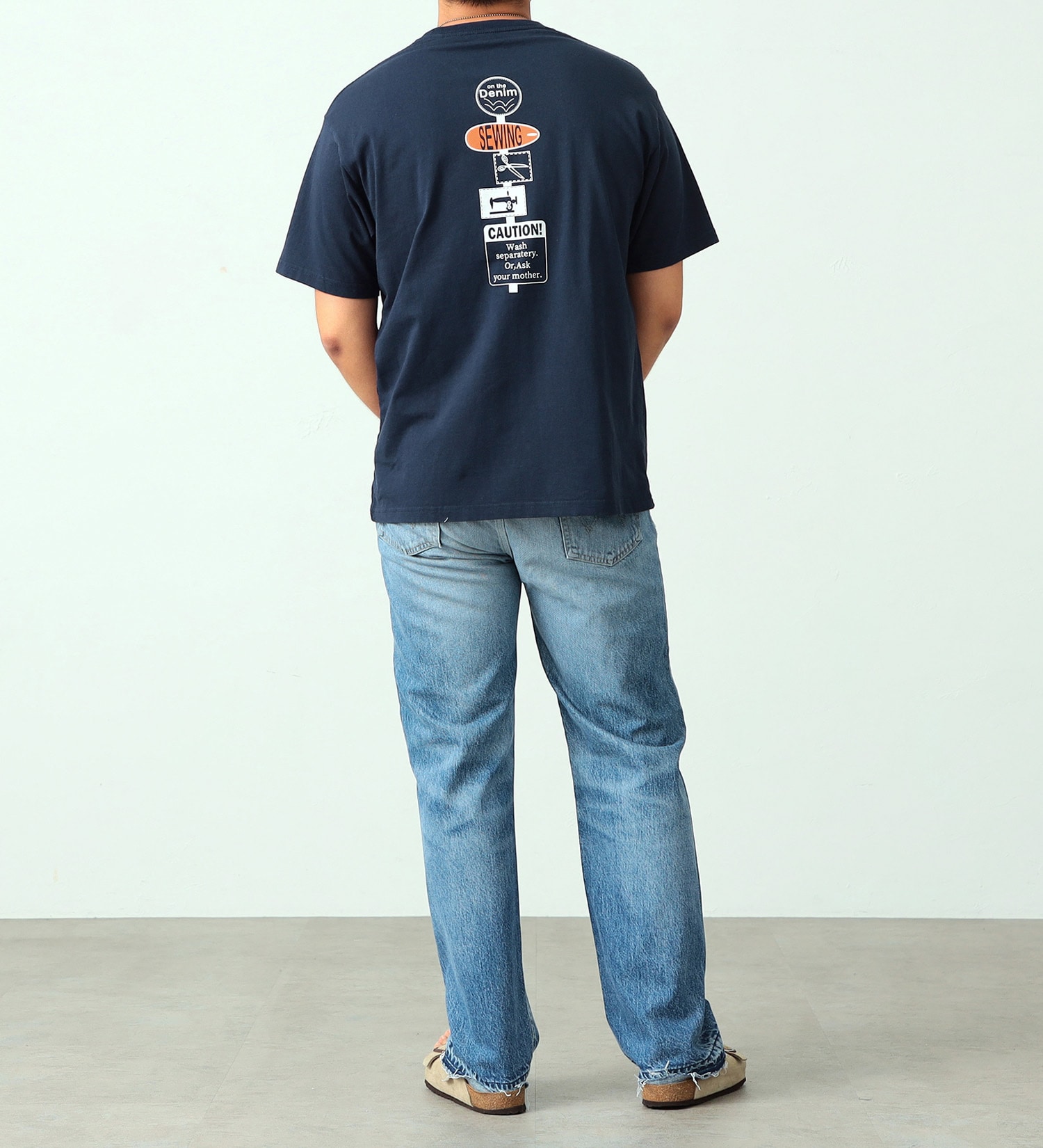 EDWIN(エドウイン)のイラストバックプリントTシャツ【アウトレット店舗・WEB限定】|トップス/Tシャツ/カットソー/メンズ|ネイビー