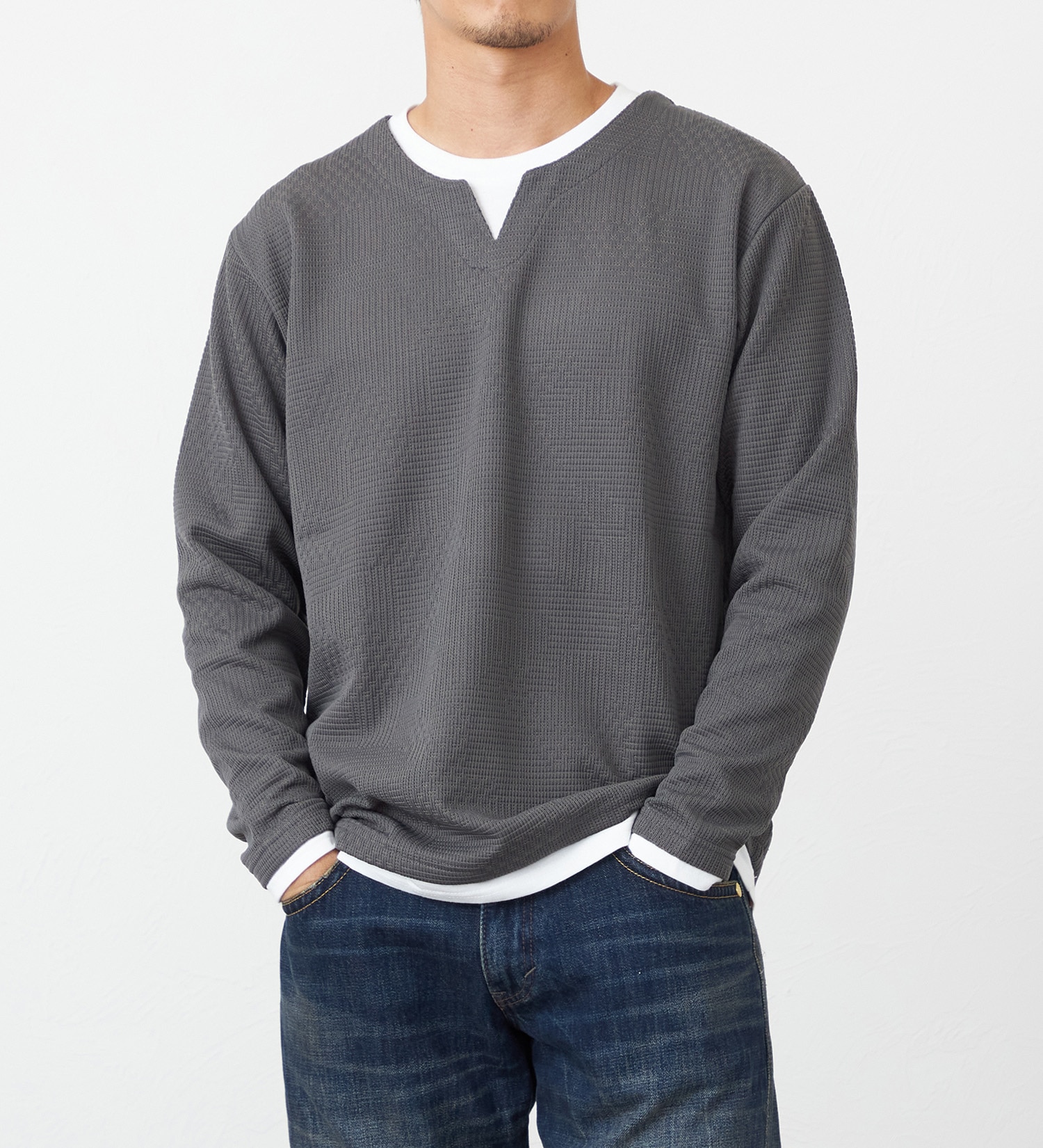 EDWIN(エドウイン)のフェイクレイヤード長袖Tシャツ【アウトレット店舗・WEB限定】|トップス/Tシャツ/カットソー/メンズ|グレー