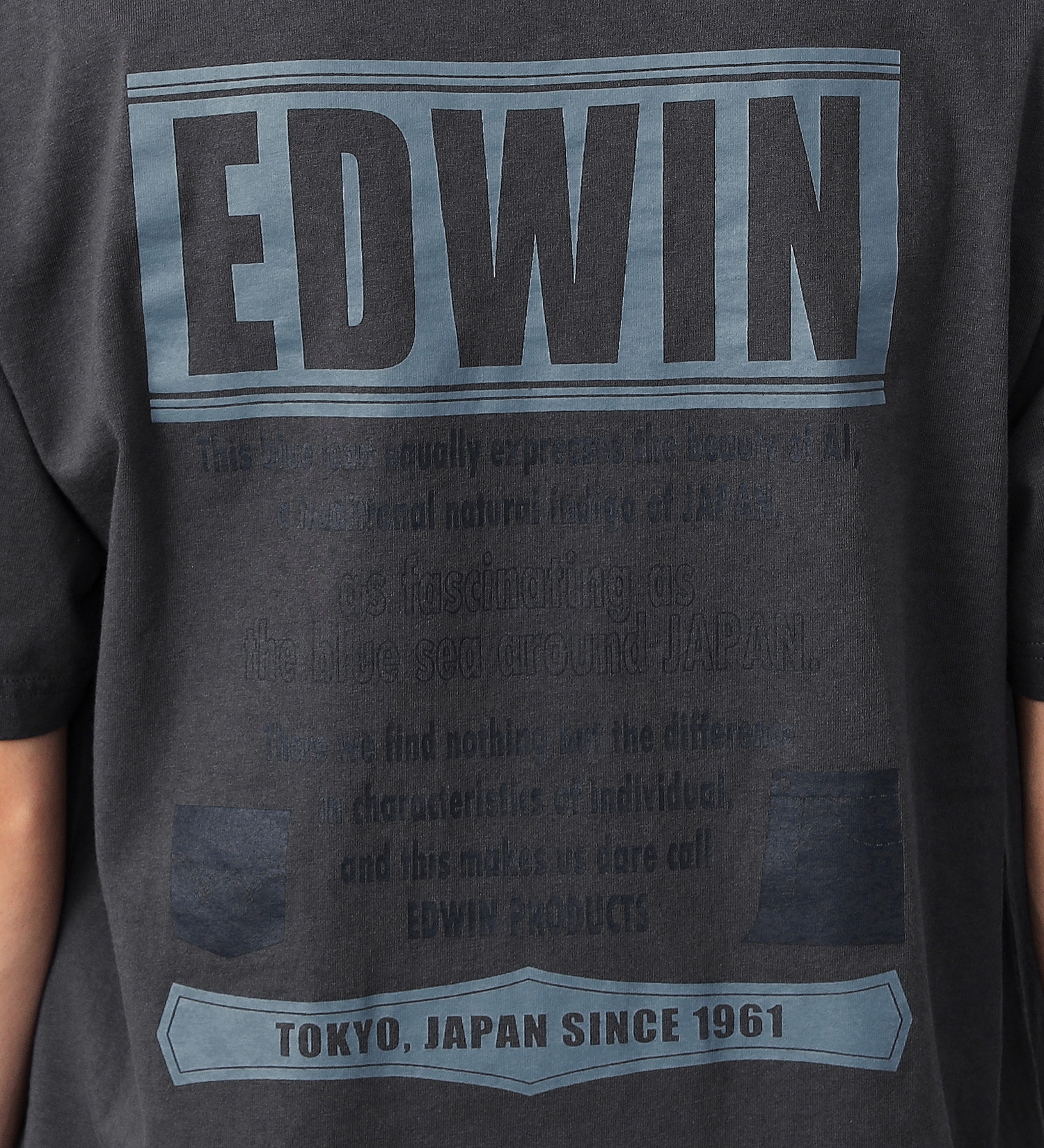 EDWIN(エドウイン)のバックプリントTシャツ【半袖】【アウトレット店舗・WEB限定】|トップス/Tシャツ/カットソー/メンズ|チャコール