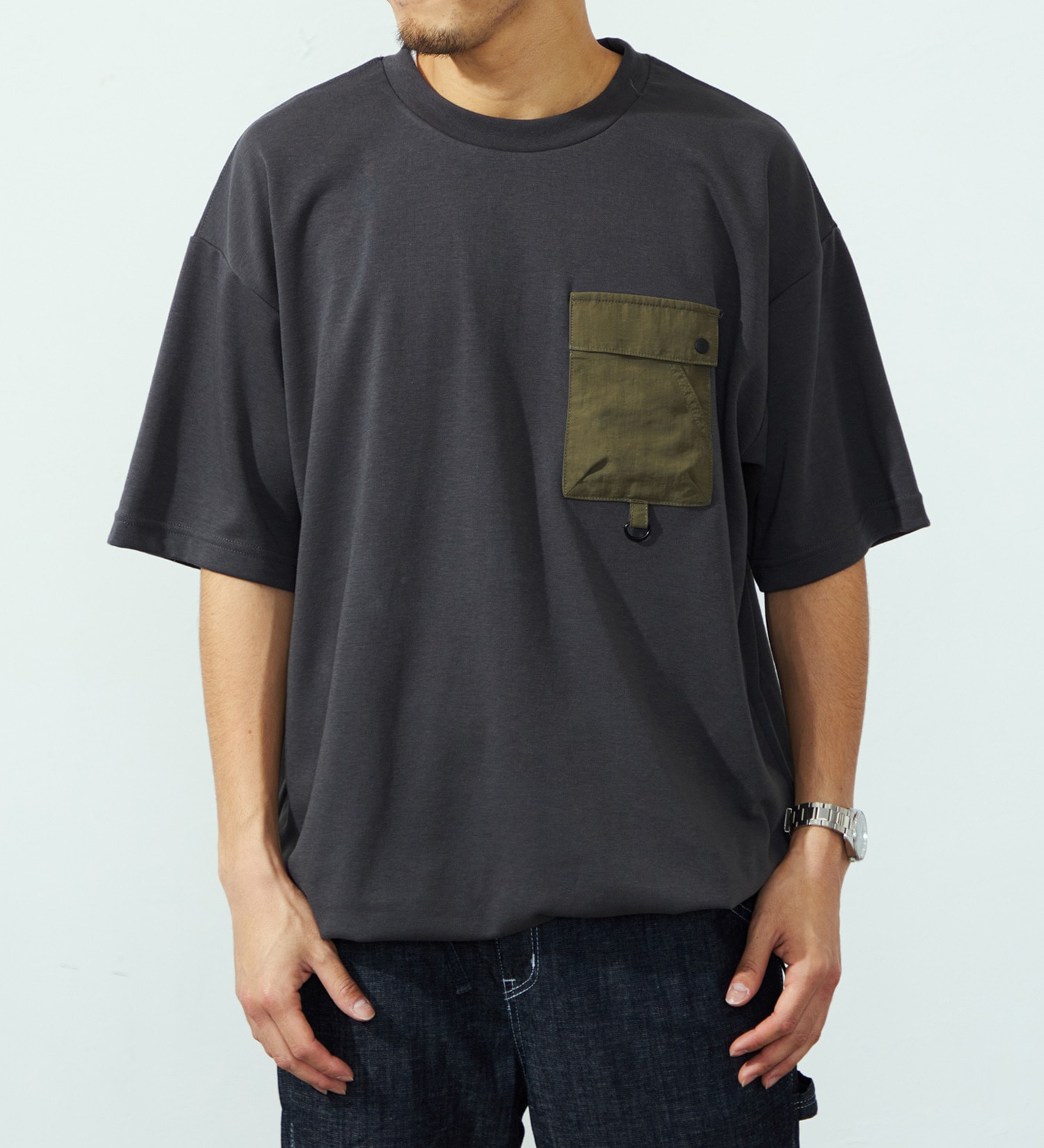 EDWIN(エドウイン)のドローストリングポケットTシャツ【アウトレット店舗・WEB限定】|トップス/Tシャツ/カットソー/メンズ|チャコール