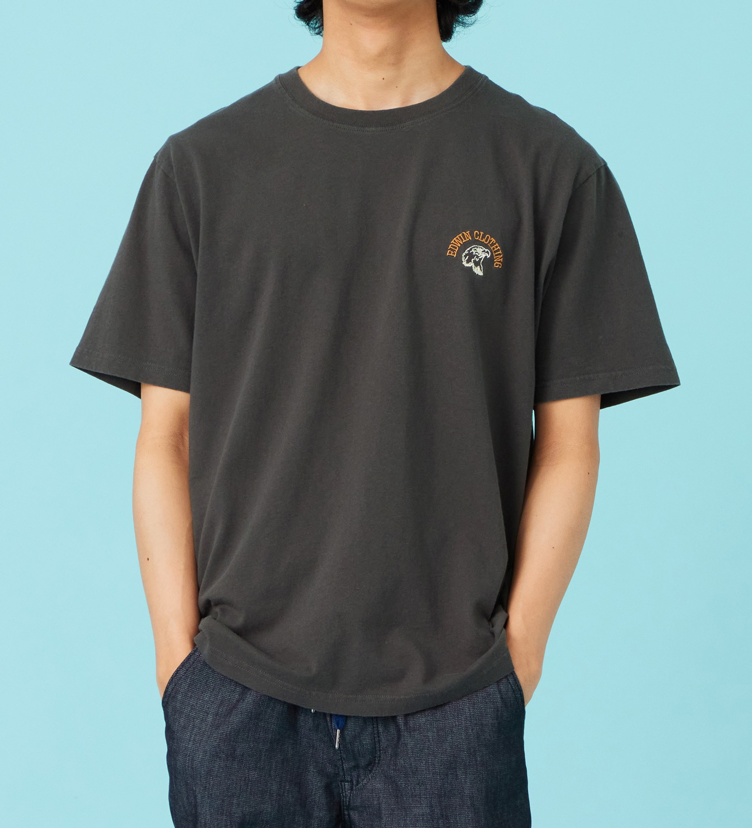 EDWIN(エドウイン)の刺繍 半袖Tシャツ【アウトレット店舗・WEB限定商品】|トップス/Tシャツ/カットソー/メンズ|チャコール