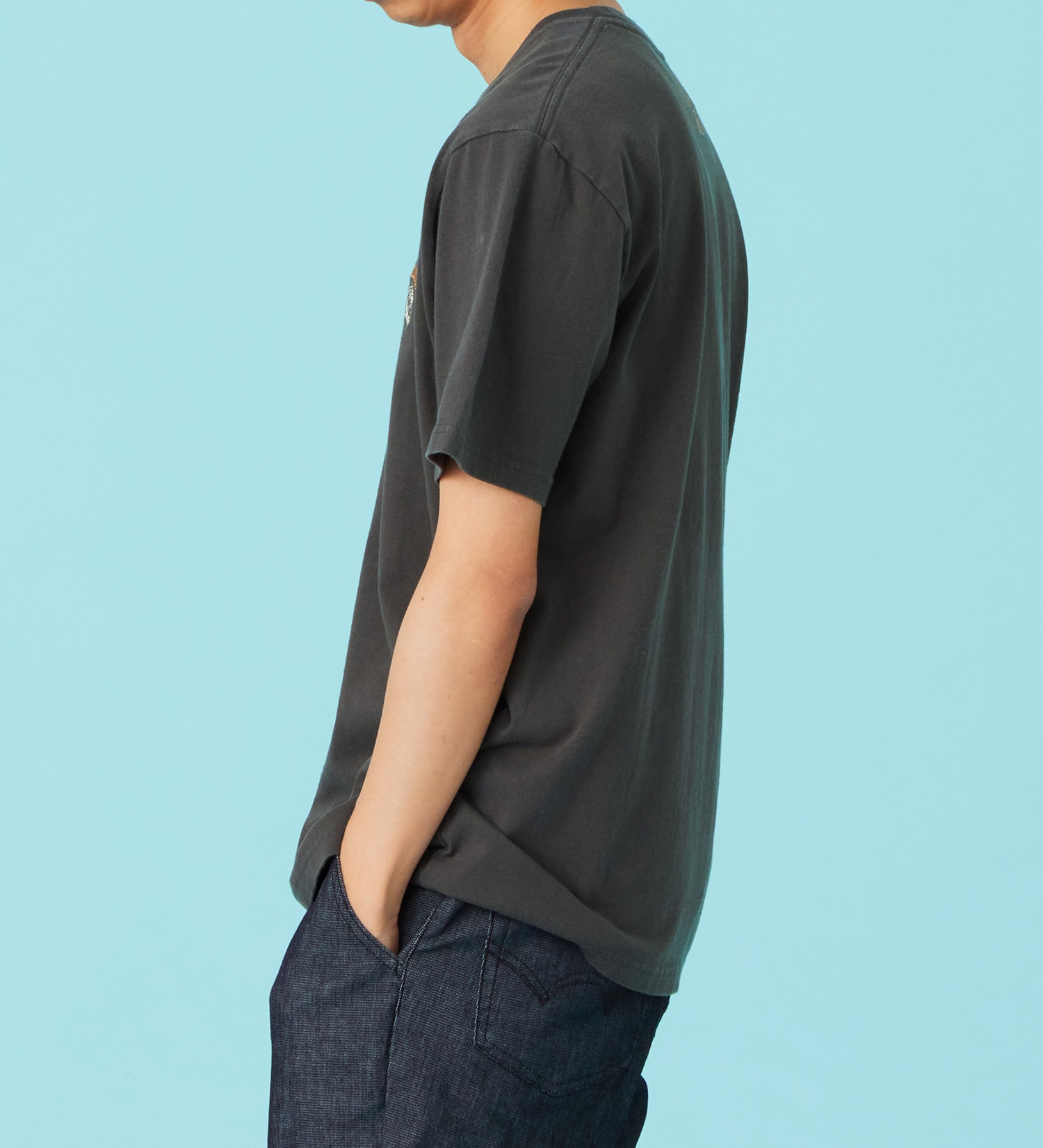 EDWIN(エドウイン)の刺繍 半袖Tシャツ【アウトレット店舗・WEB限定商品】|トップス/Tシャツ/カットソー/メンズ|チャコール