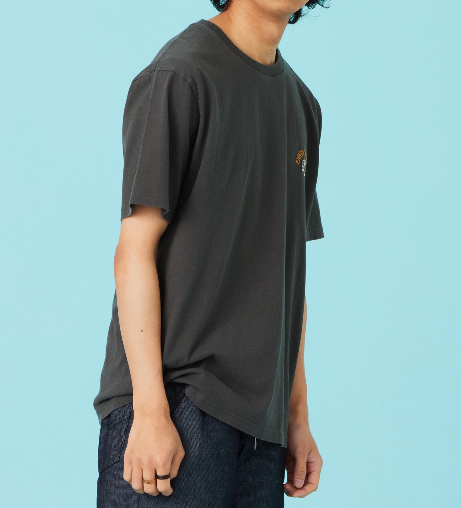 EDWIN(エドウイン)の刺繍 半袖Tシャツ【アウトレット店舗・WEB限定商品】|トップス/Tシャツ/カットソー/メンズ|チャコール
