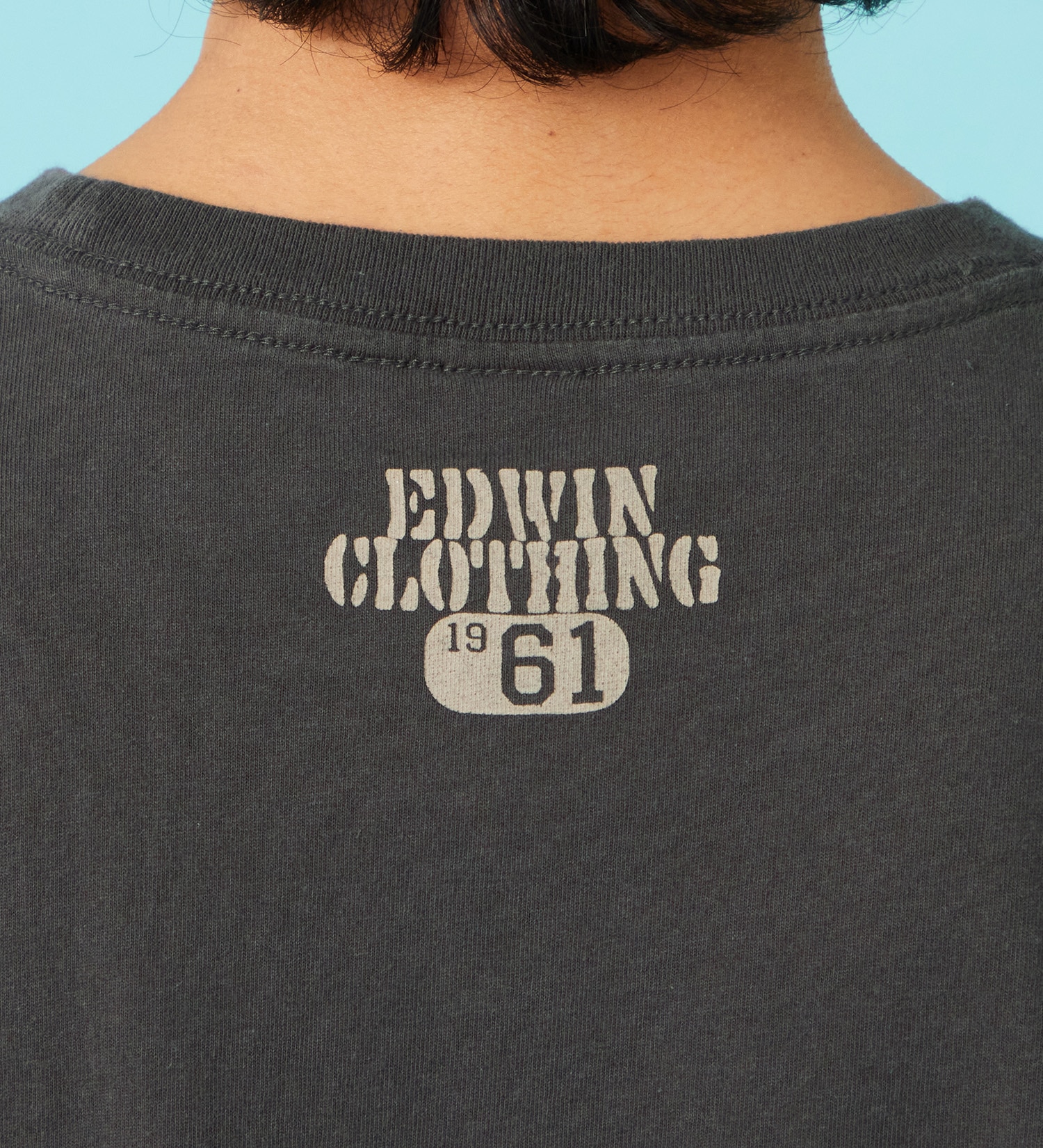 EDWIN(エドウイン)の刺繍 半袖Tシャツ【アウトレット店舗・WEB限定商品】|トップス/Tシャツ/カットソー/メンズ|チャコール