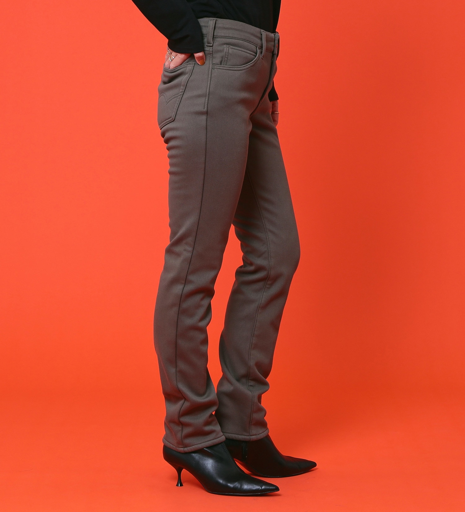 EDWIN(エドウイン)の【試着対象】【裾上げ無料】EDWIN LADIES 『裏シャギーであったかい。』BODY FIRE ジャージーズスリムストレートデニムパンツ【スタンダードモデル】【暖】【冬用】|パンツ/デニム / ジーンズパンツ/レディース|オリーブ