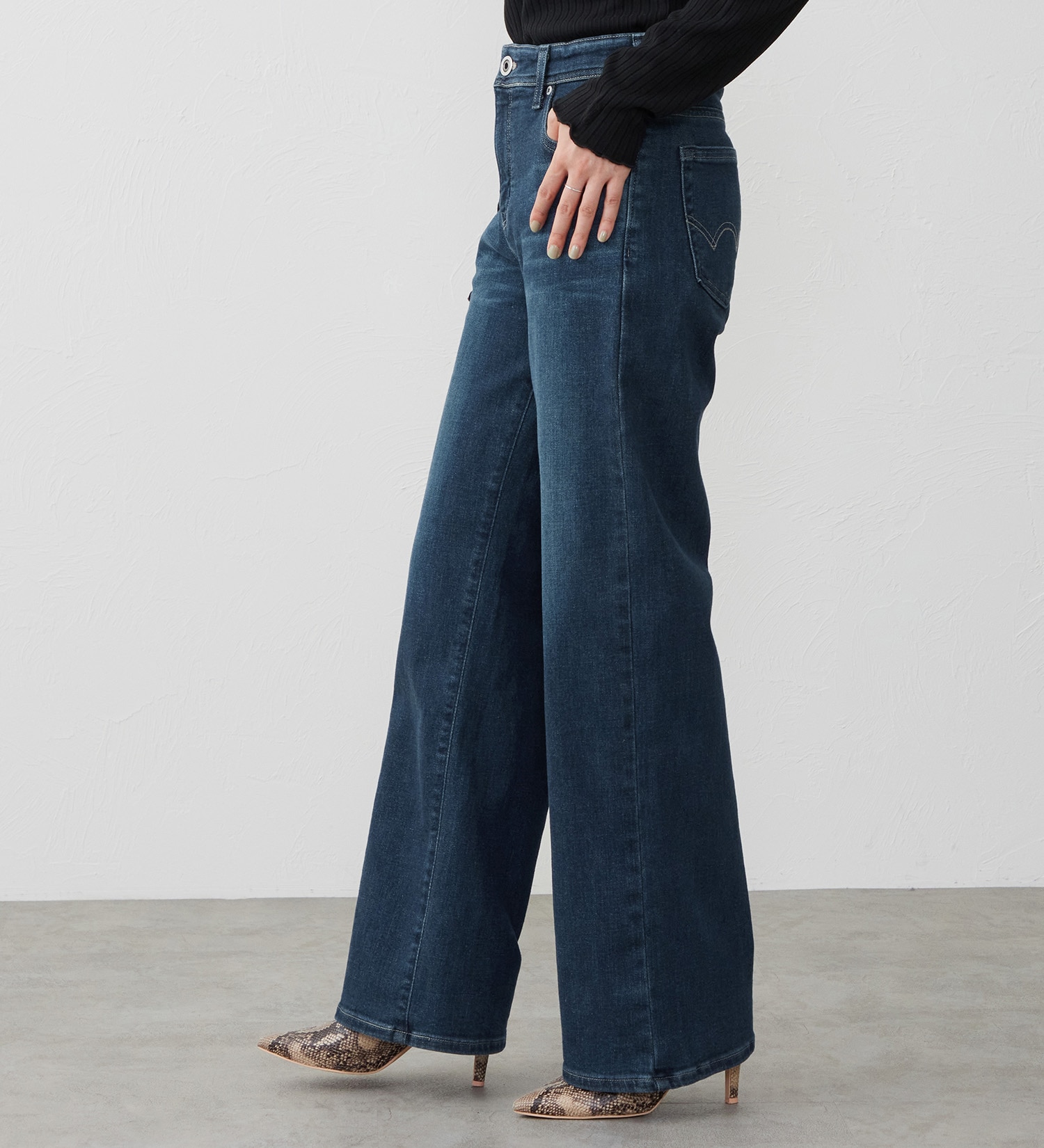 EDWIN(エドウイン)の【試着対象】ジャージーズ プレミアム ワイド デニムパンツ ジーンズ ストレッチ|パンツ/デニム / ジーンズパンツ/レディース|中色ブルー