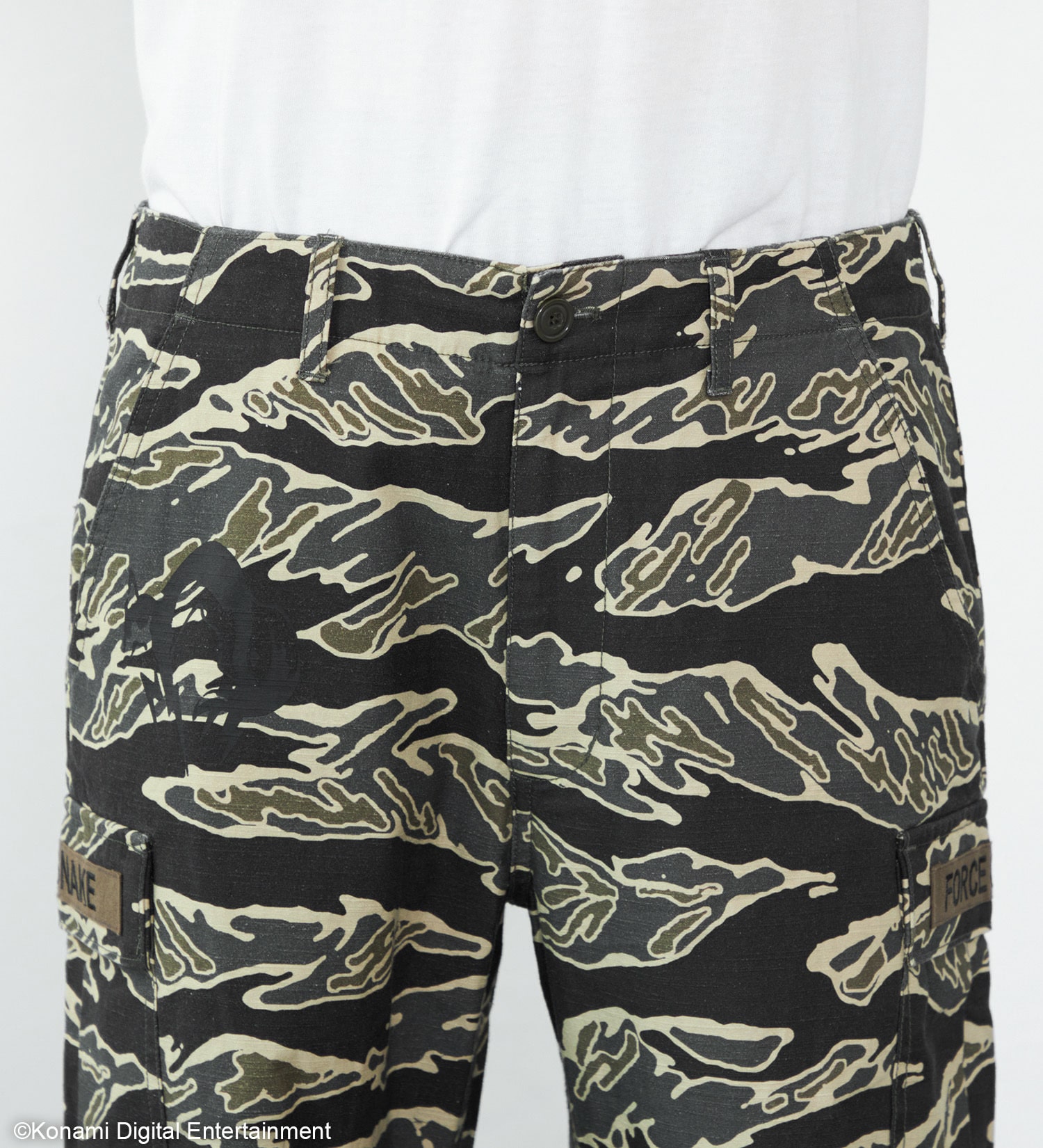 EDWIN(エドウイン)の【予約】【METAL GEAR SOLID Δ × EDWIN】TIGER STRIPE CARGO PANTS|パンツ/カーゴパンツ/メンズ|アーミー
