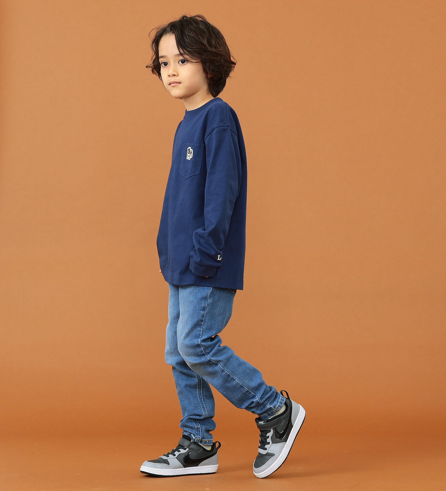 Lee(リー)の【親子リンク】【110-150cm】キッズ ブルドッグワッペン 長袖ポケットTシャツ|トップス/Tシャツ/カットソー/キッズ|ネイビー