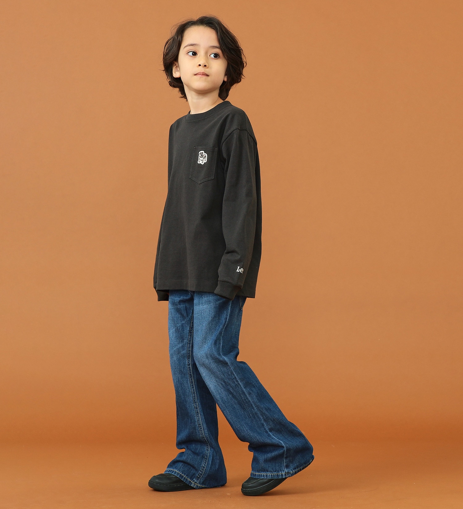 Lee(リー)の【おまとめ割】【親子リンク】【110-150cm】キッズ ブルドッグワッペン 長袖ポケットTシャツ|トップス/Tシャツ/カットソー/キッズ|チャコールグレー