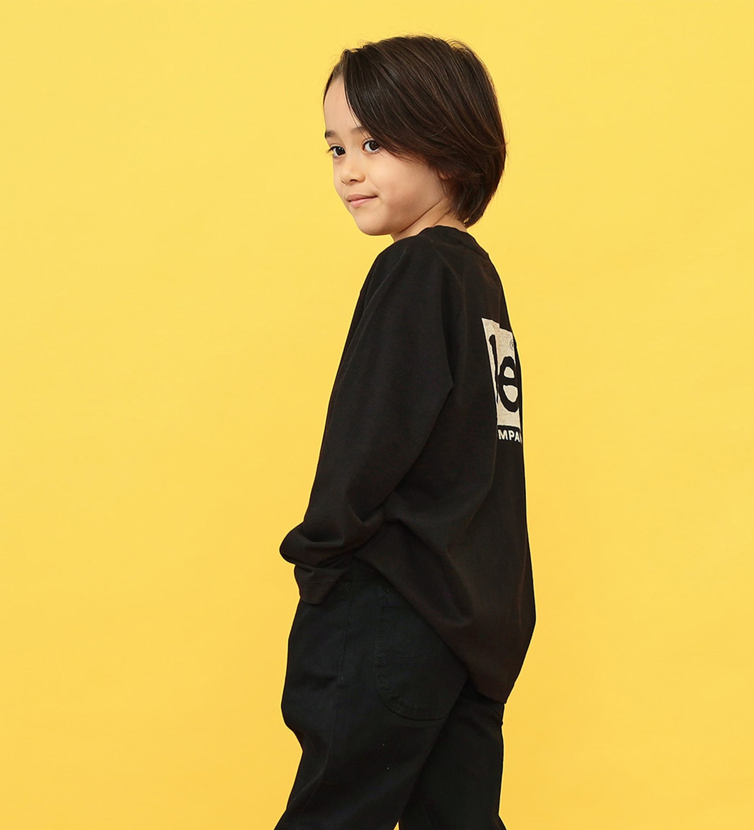 Lee(リー)の【110-150cm】キッズ ロングセラー Leeロゴバックプリント長袖Tシャツ|トップス/Tシャツ/カットソー/キッズ|ブラック