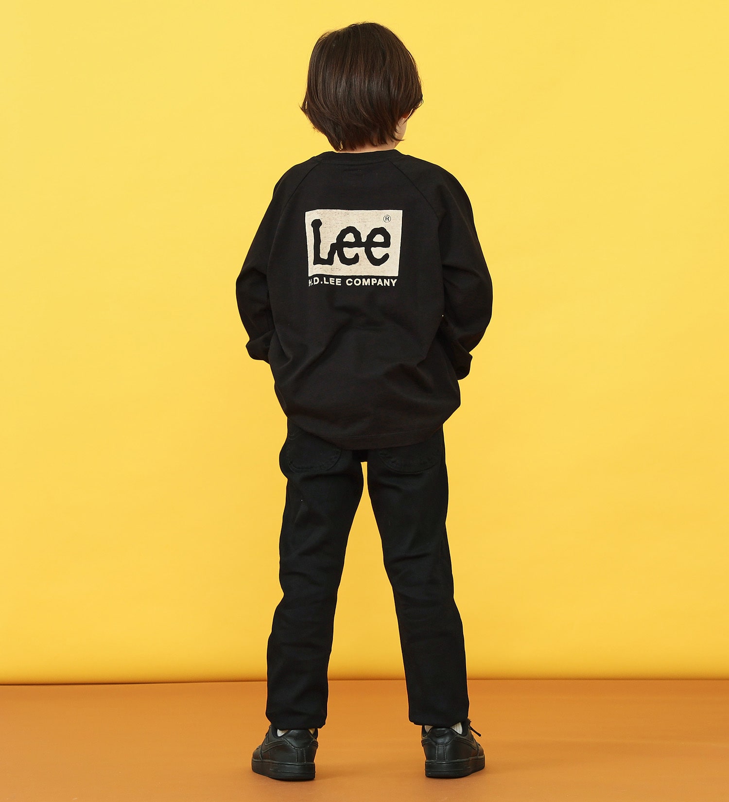 Lee(リー)の【110-150cm】キッズ ロングセラー Leeロゴバックプリント長袖Tシャツ|トップス/Tシャツ/カットソー/キッズ|ブラック