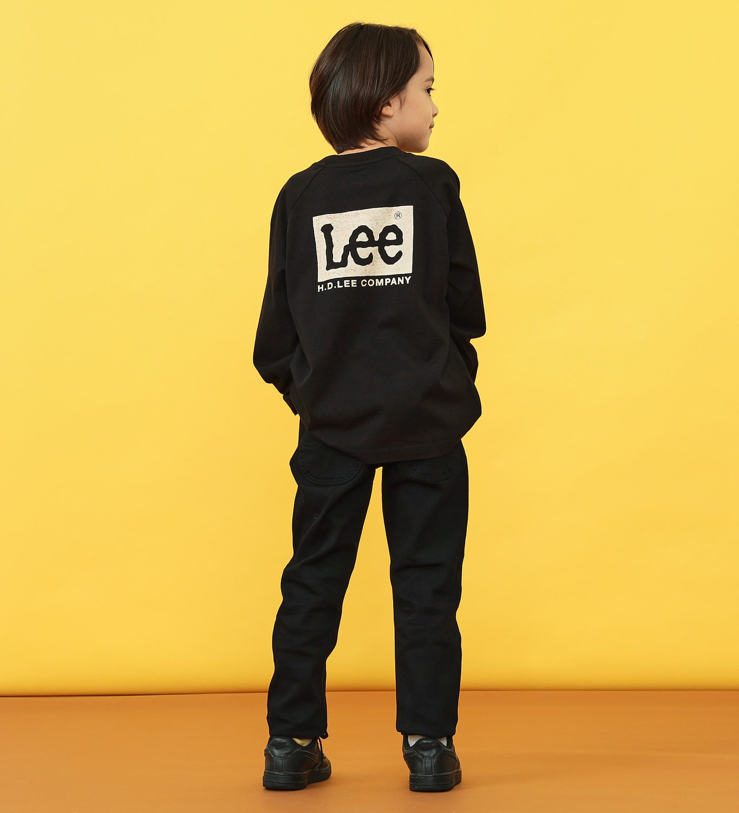 Lee(リー)の【110-150cm】キッズ ロングセラー Leeロゴバックプリント長袖Tシャツ|トップス/Tシャツ/カットソー/キッズ|ブラック