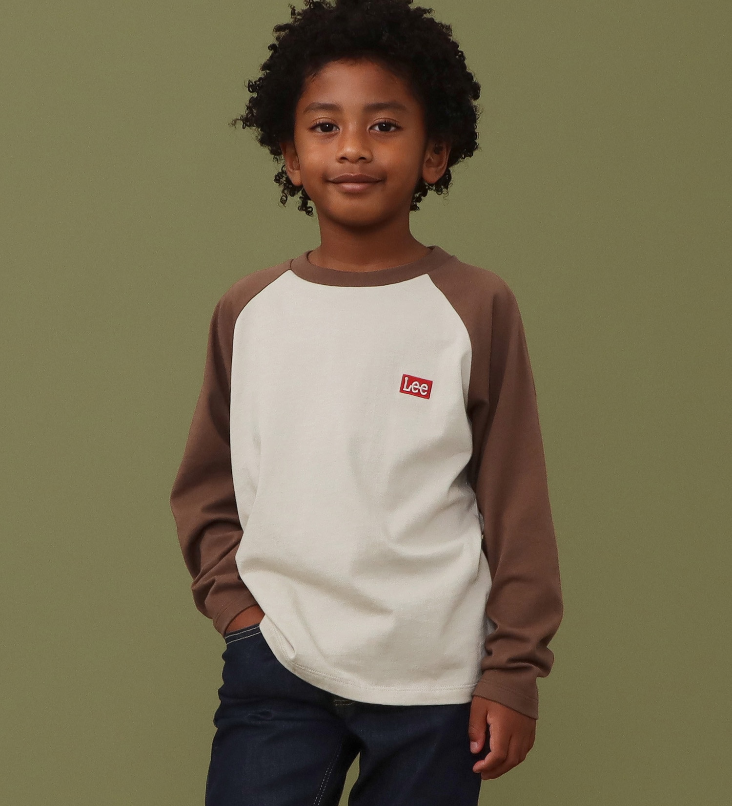 Lee(リー)の【110-160cm】キッズ Leeロゴバックプリント 長袖Tee|トップス/Tシャツ/カットソー/キッズ|ベージュ