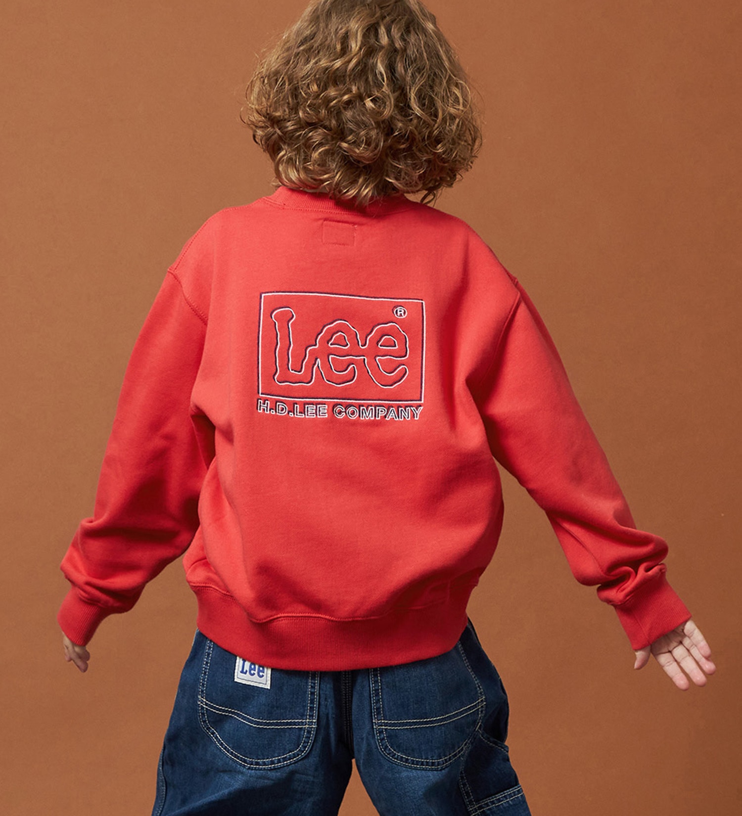 Lee(リー)の【110-150cm】キッズ バックLeeロゴ刺繍スウェット|トップス/スウェット/キッズ|レッド