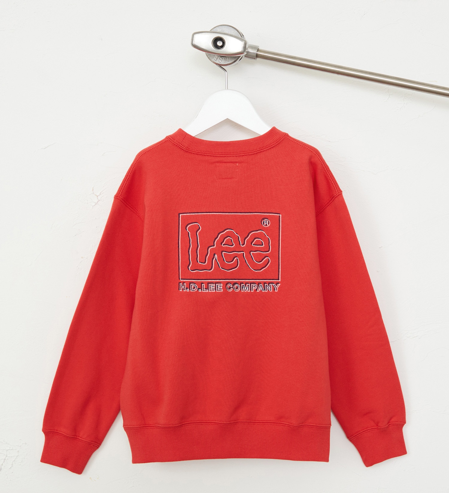 Lee(リー)の【110-150cm】キッズ バックLeeロゴ刺繍スウェット|トップス/スウェット/キッズ|レッド