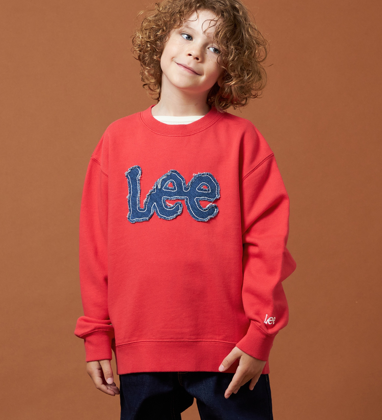 Lee(リー)の【110-150cm】キッズ デニムロゴパッチスウェット|トップス/スウェット/キッズ|レッド