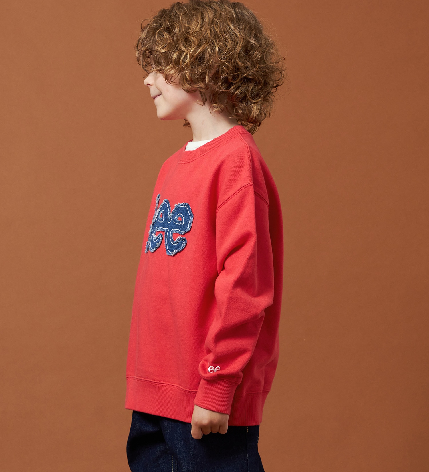 Lee(リー)の【110-150cm】キッズ デニムロゴパッチスウェット|トップス/スウェット/キッズ|レッド