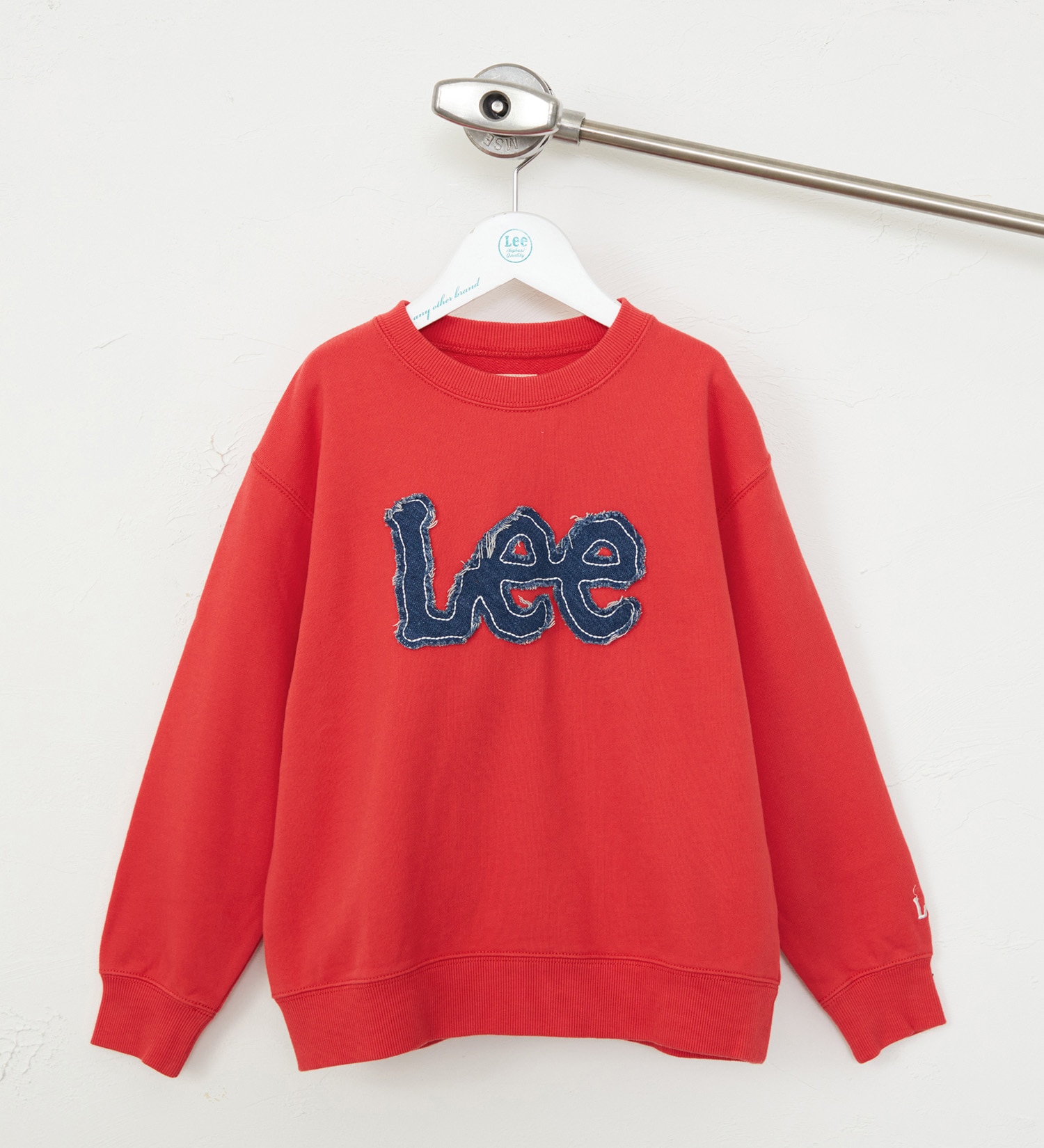 Lee(リー)の【110-150cm】キッズ デニムロゴパッチスウェット|トップス/スウェット/キッズ|レッド