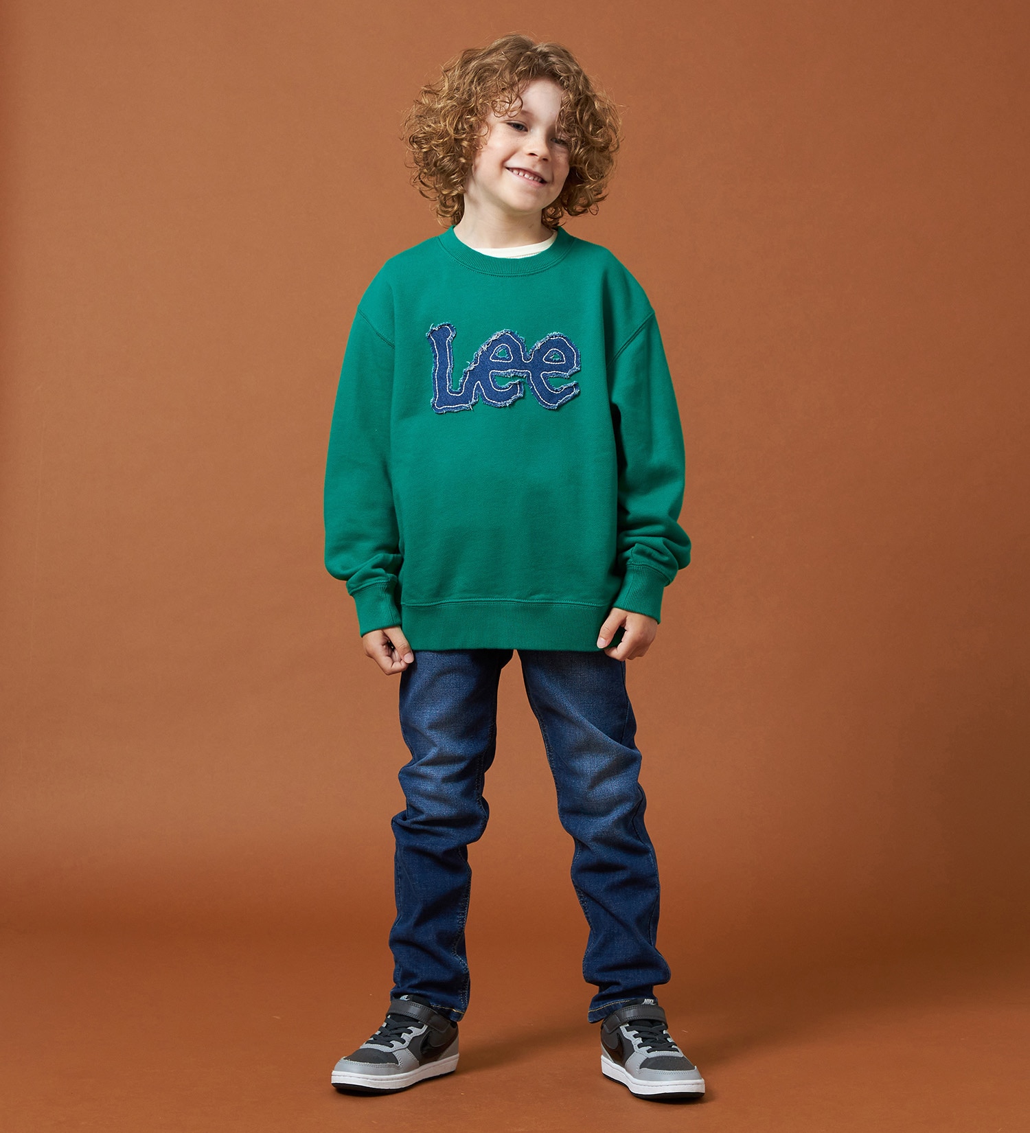 Lee(リー)の【110-150cm】キッズ デニムロゴパッチスウェット|トップス/スウェット/キッズ|グリーン