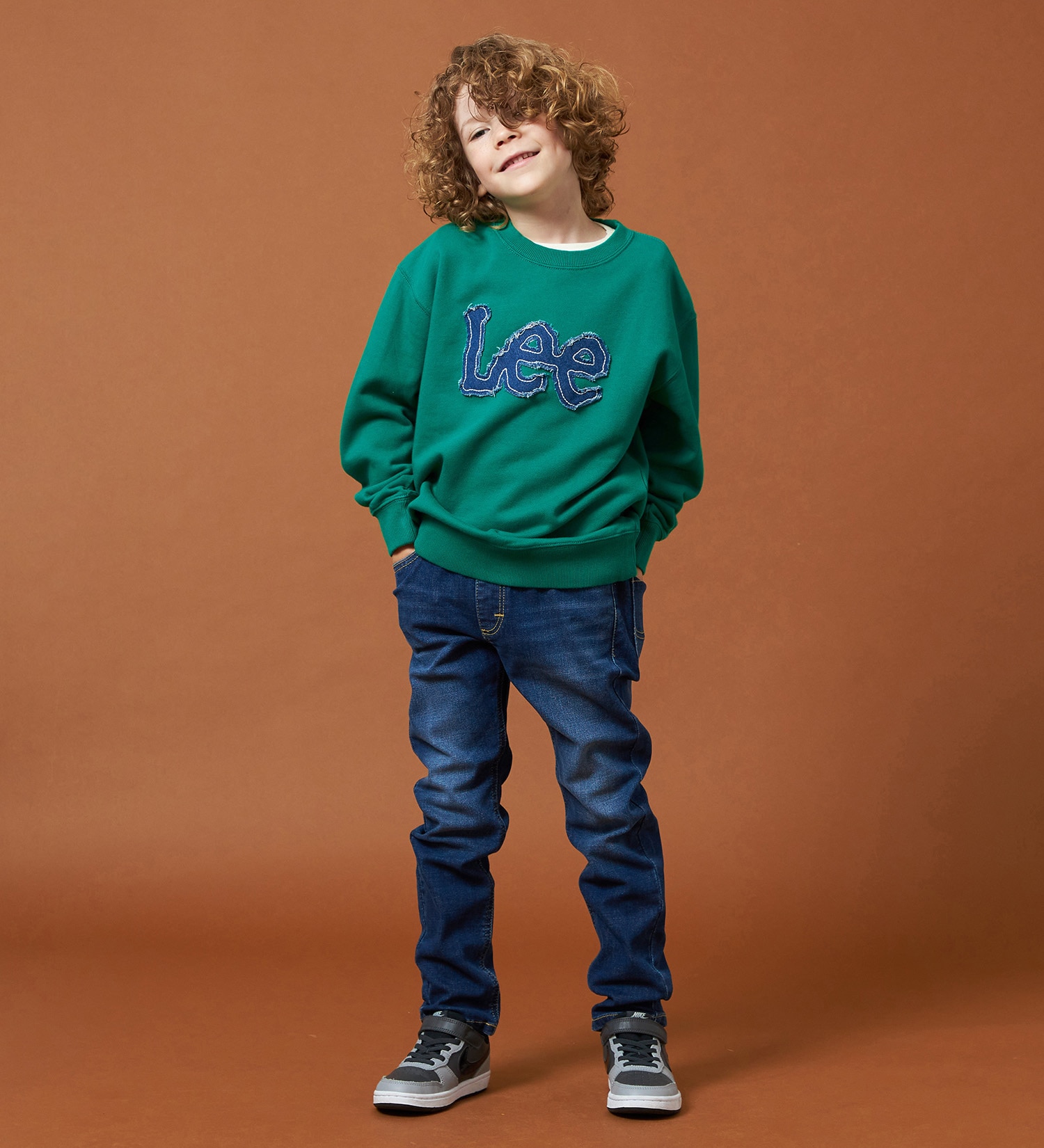 Lee(リー)の【110-150cm】キッズ デニムロゴパッチスウェット|トップス/スウェット/キッズ|グリーン