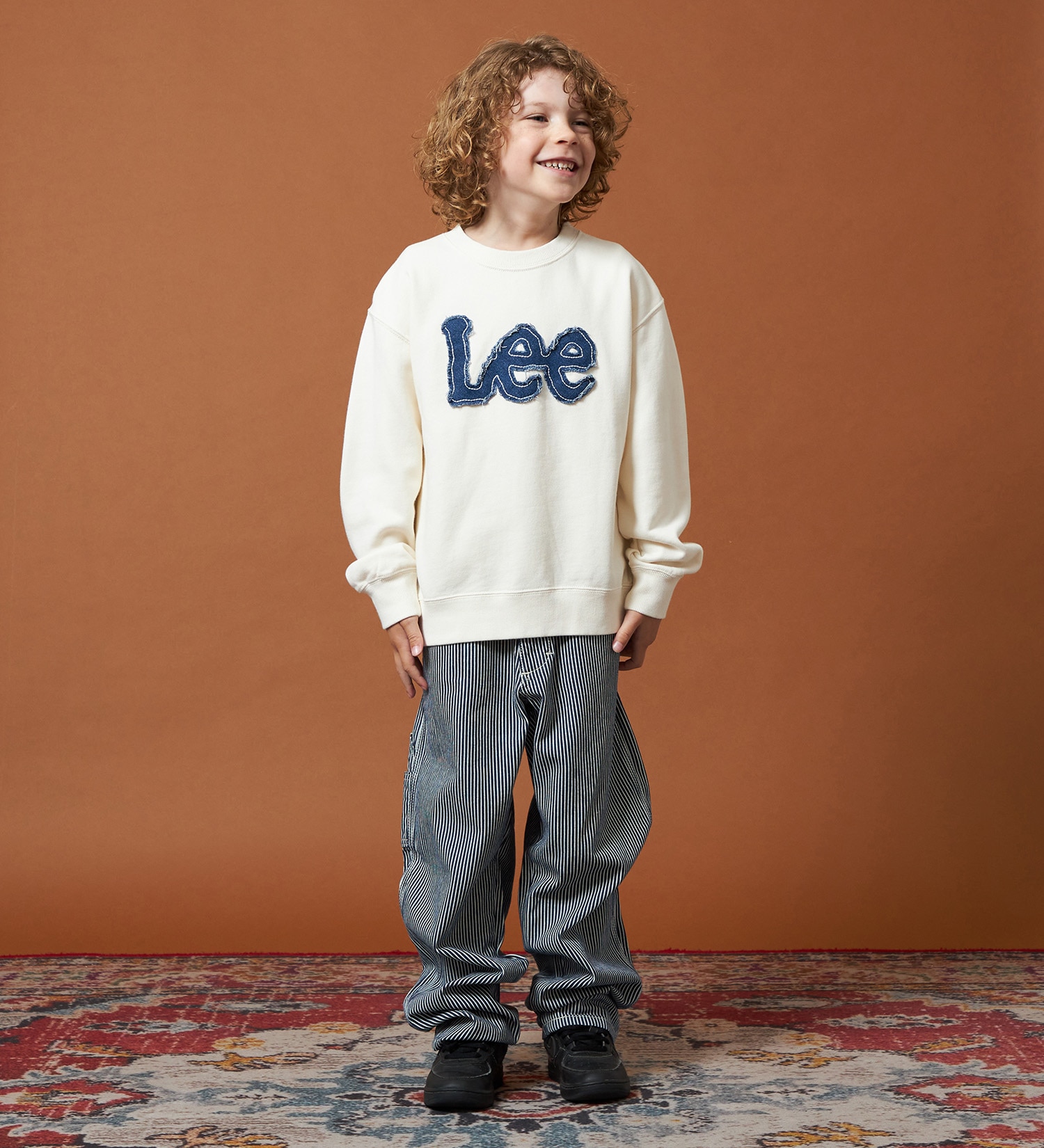 Lee(リー)の【110-150cm】キッズ デニムロゴパッチスウェット|トップス/スウェット/キッズ|オフホワイト