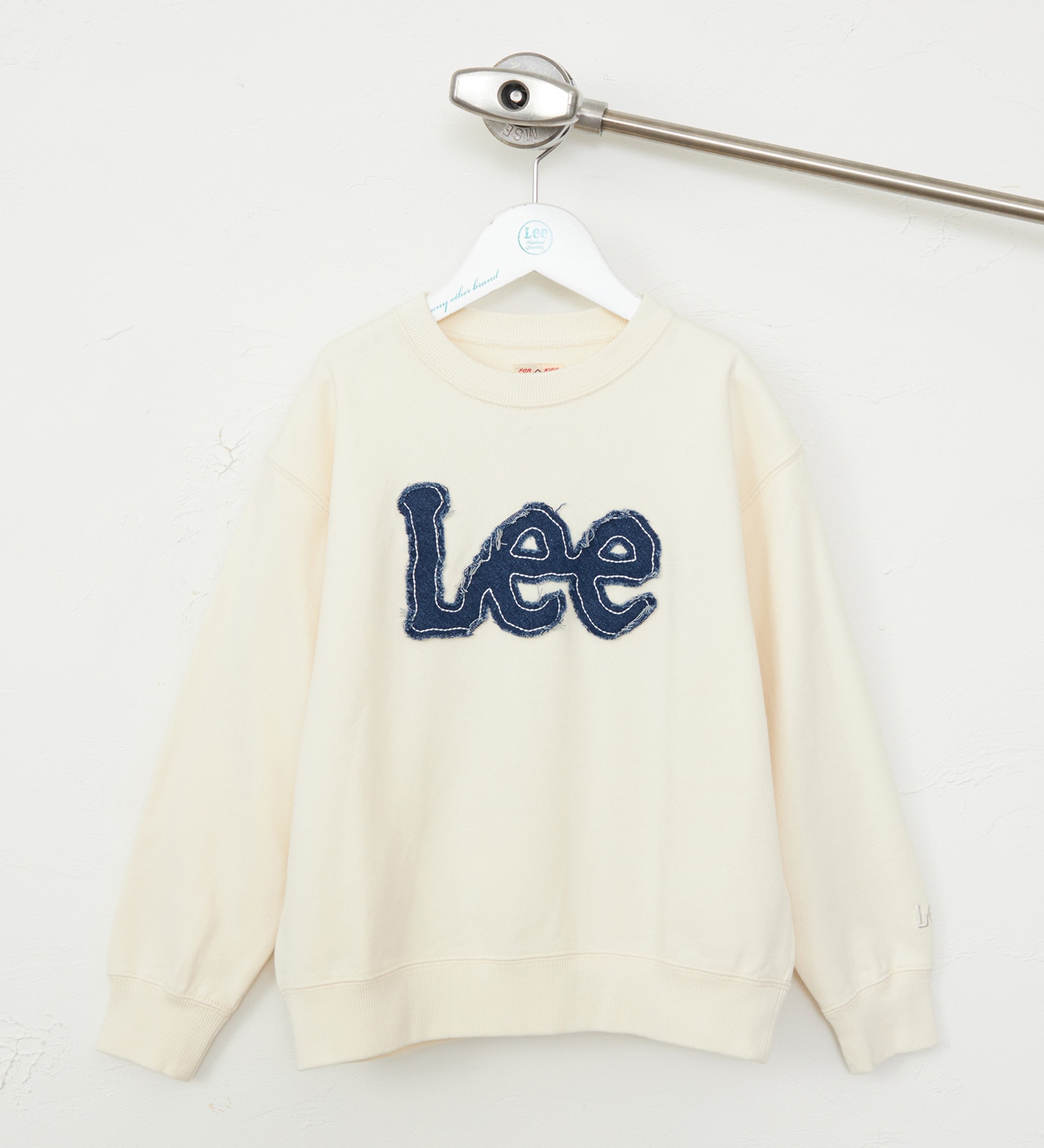 Lee(リー)の【110-150cm】キッズ デニムロゴパッチスウェット|トップス/スウェット/キッズ|オフホワイト
