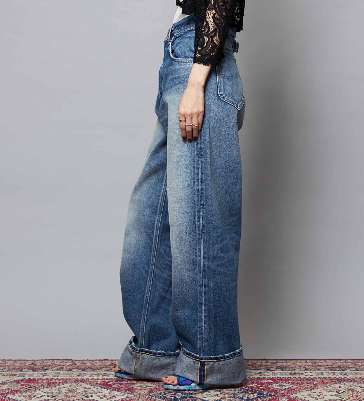 Lee(リー)の【予約】【101 101周年記念特別モデル】HIGH-RISE RELAXED STRAIGHT デニムパンツ|パンツ/デニム/ジーンズパンツ/レディース|中色ブルー