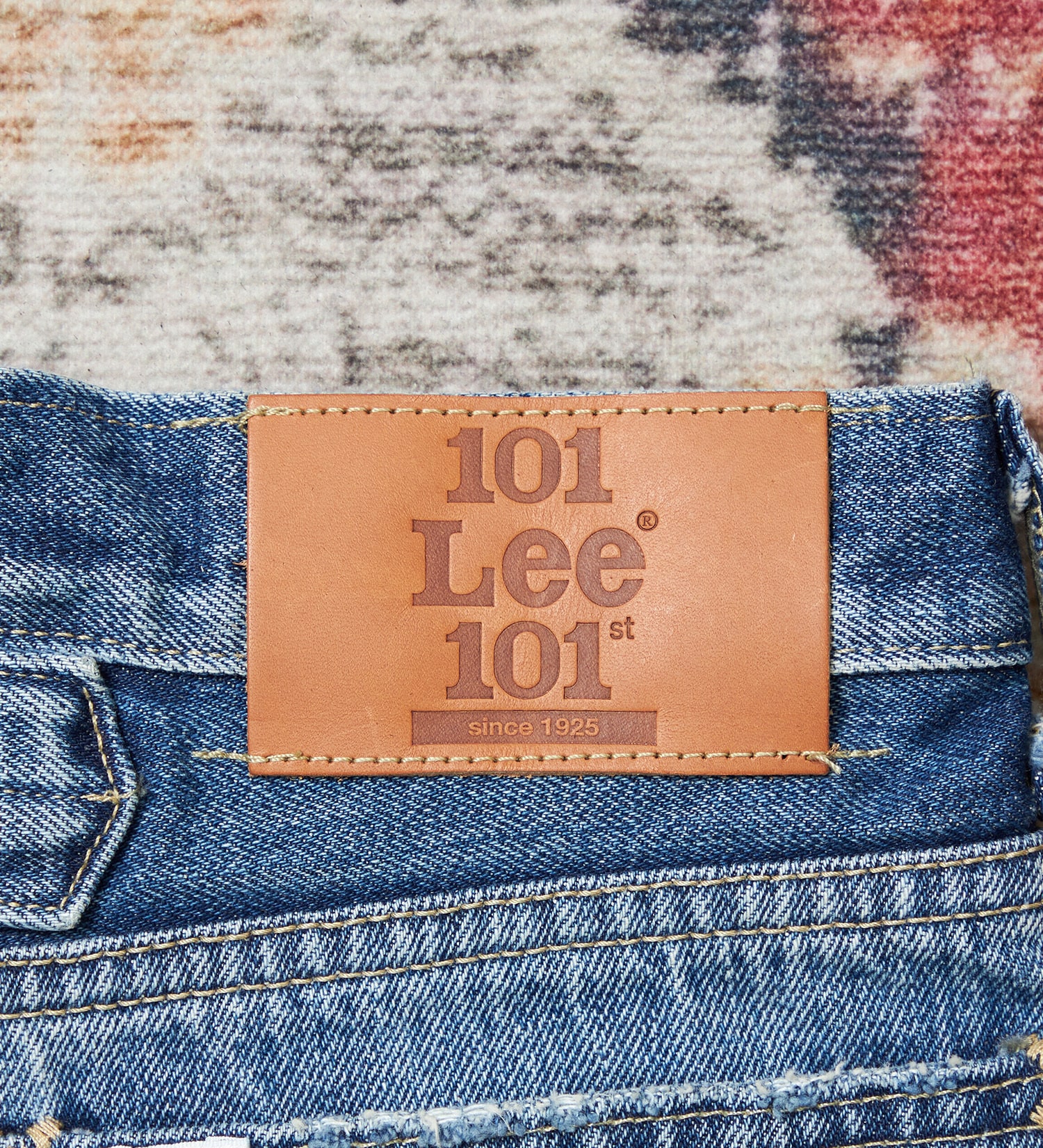 Lee(リー)の【予約】【101 101周年記念特別モデル】HIGH-RISE RELAXED STRAIGHT デニムパンツ|パンツ/デニム/ジーンズパンツ/レディース|中色ブルー