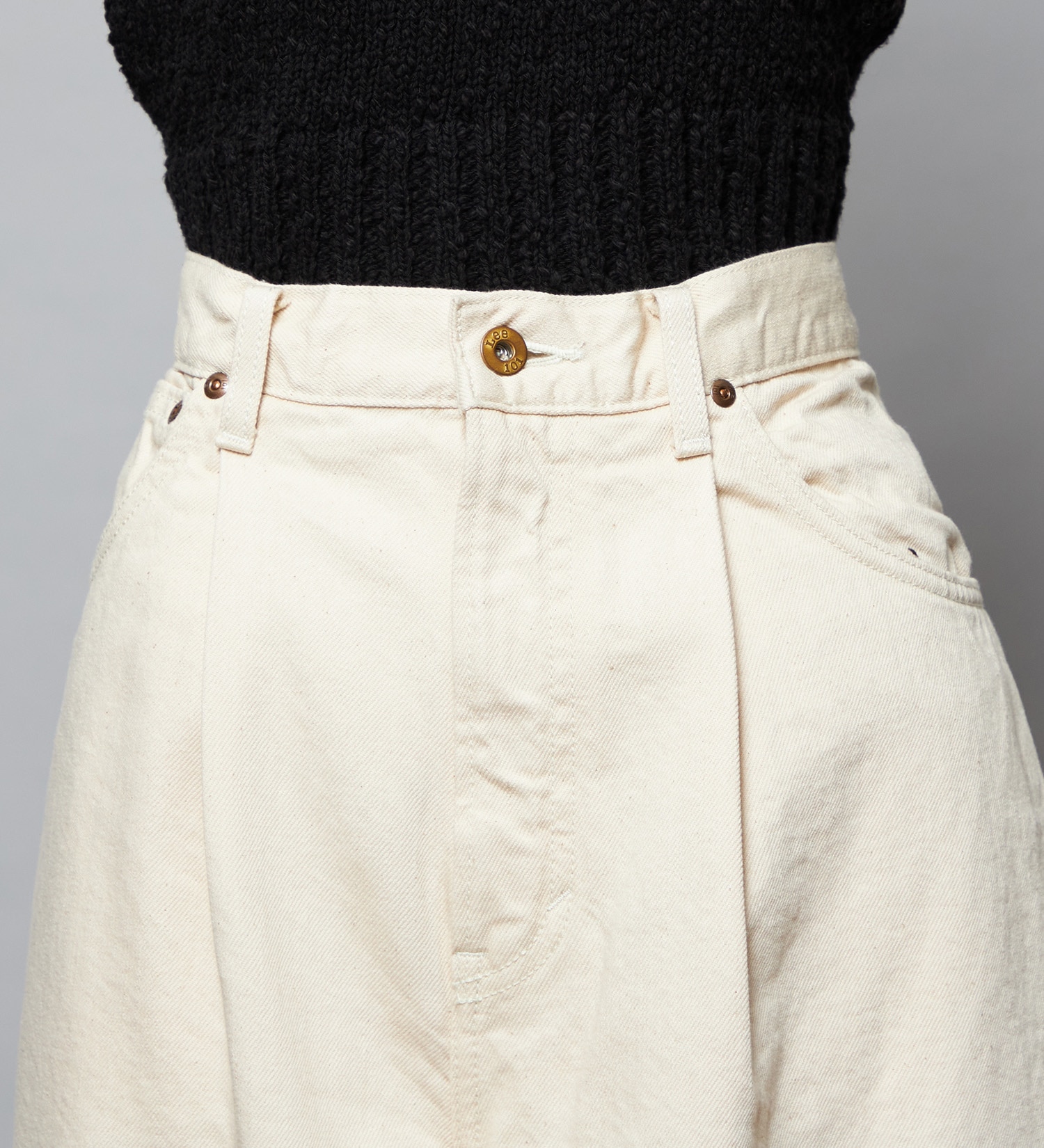 Lee(リー)の【予約】【101 101周年記念特別モデル】TUCK RIDERSPANTS デニムパンツ セットアップ可|パンツ/デニム/ジーンズパンツ/レディース|アイボリー