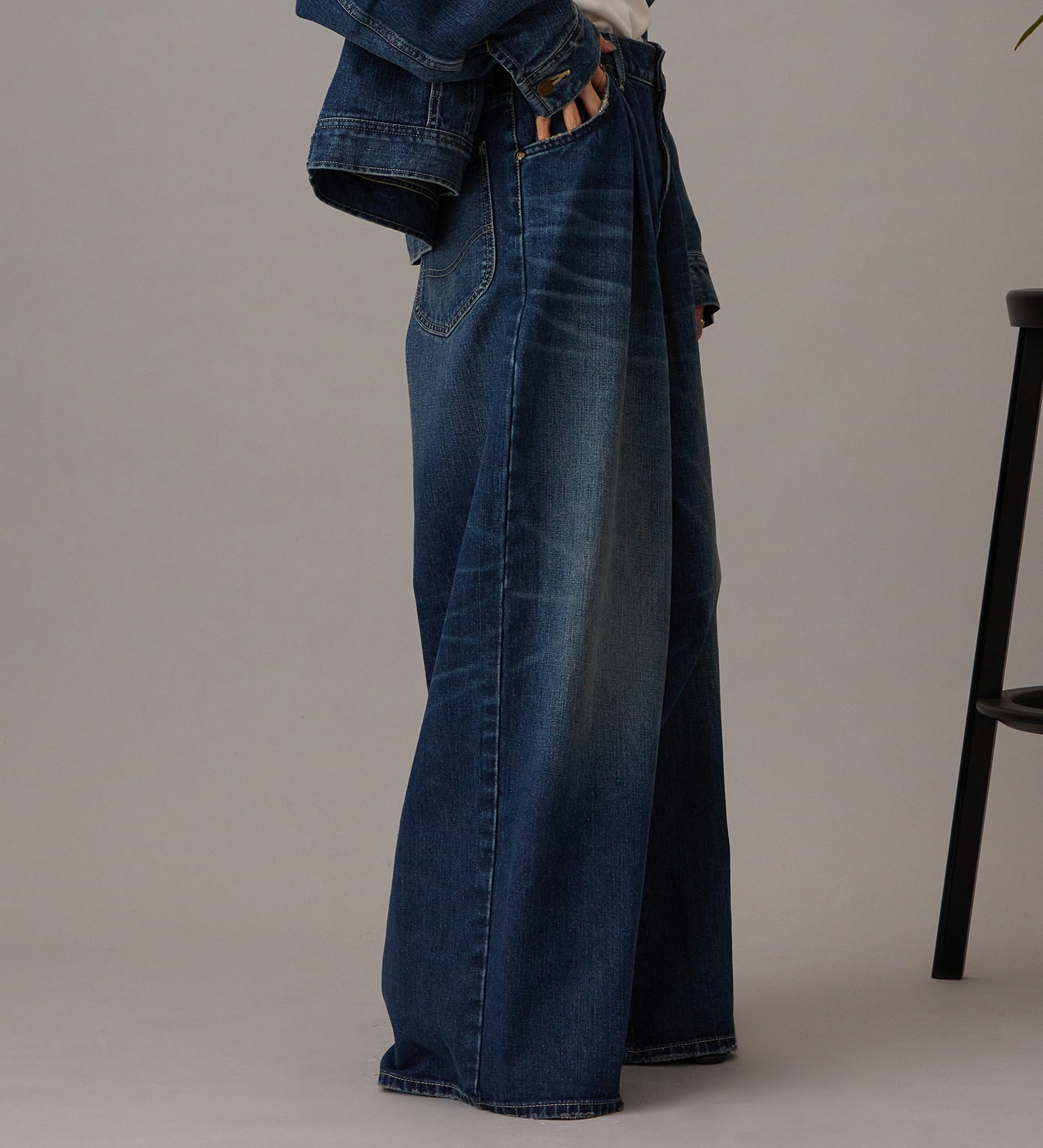 Lee(リー)の【予約】【101 101周年記念特別モデル】ANNIVERSARY 101 ICONIC SUPER WIDE TUCK PANTS セットアップ可|パンツ/デニム/ジーンズパンツ/レディース|中色ブルー