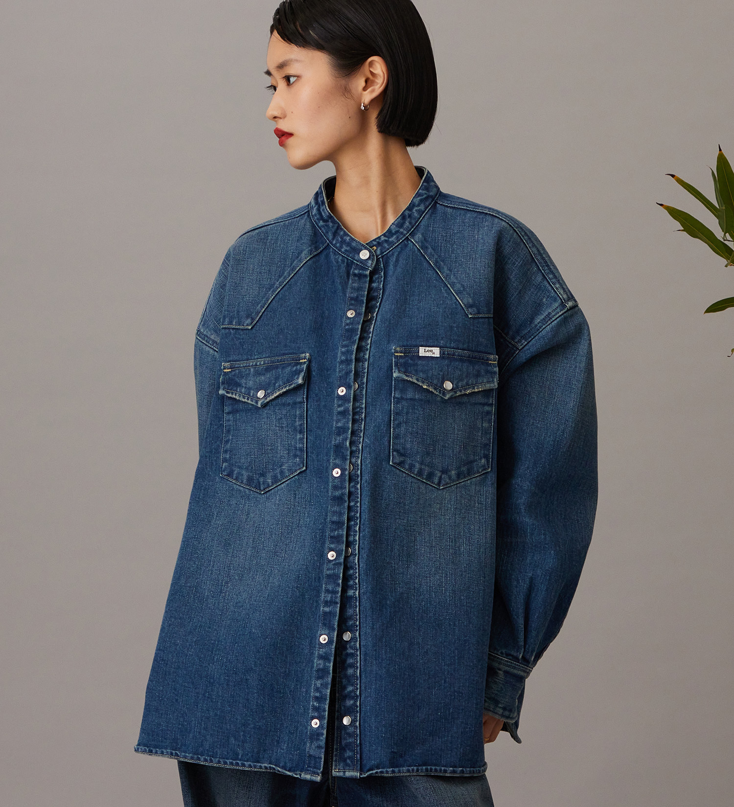 Lee(リー)の【予約】【101 101周年記念特別モデル】ANNIVERSARY 101 ICONIC BAND COLLAR SHIRTS JACKET セットアップ可|トップス/シャツ/ブラウス/レディース|中色ブルー