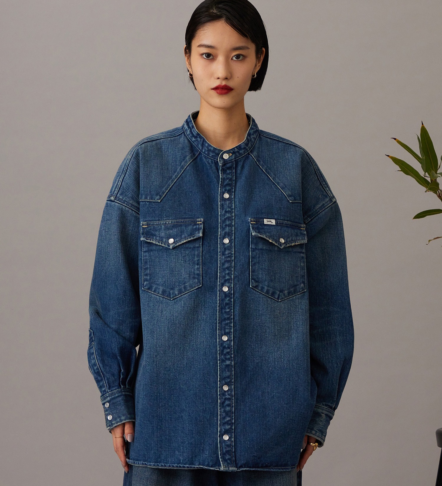 Lee(リー)の【予約】【101 101周年記念特別モデル】ANNIVERSARY 101 ICONIC BAND COLLAR SHIRTS JACKET セットアップ可|トップス/シャツ/ブラウス/レディース|中色ブルー