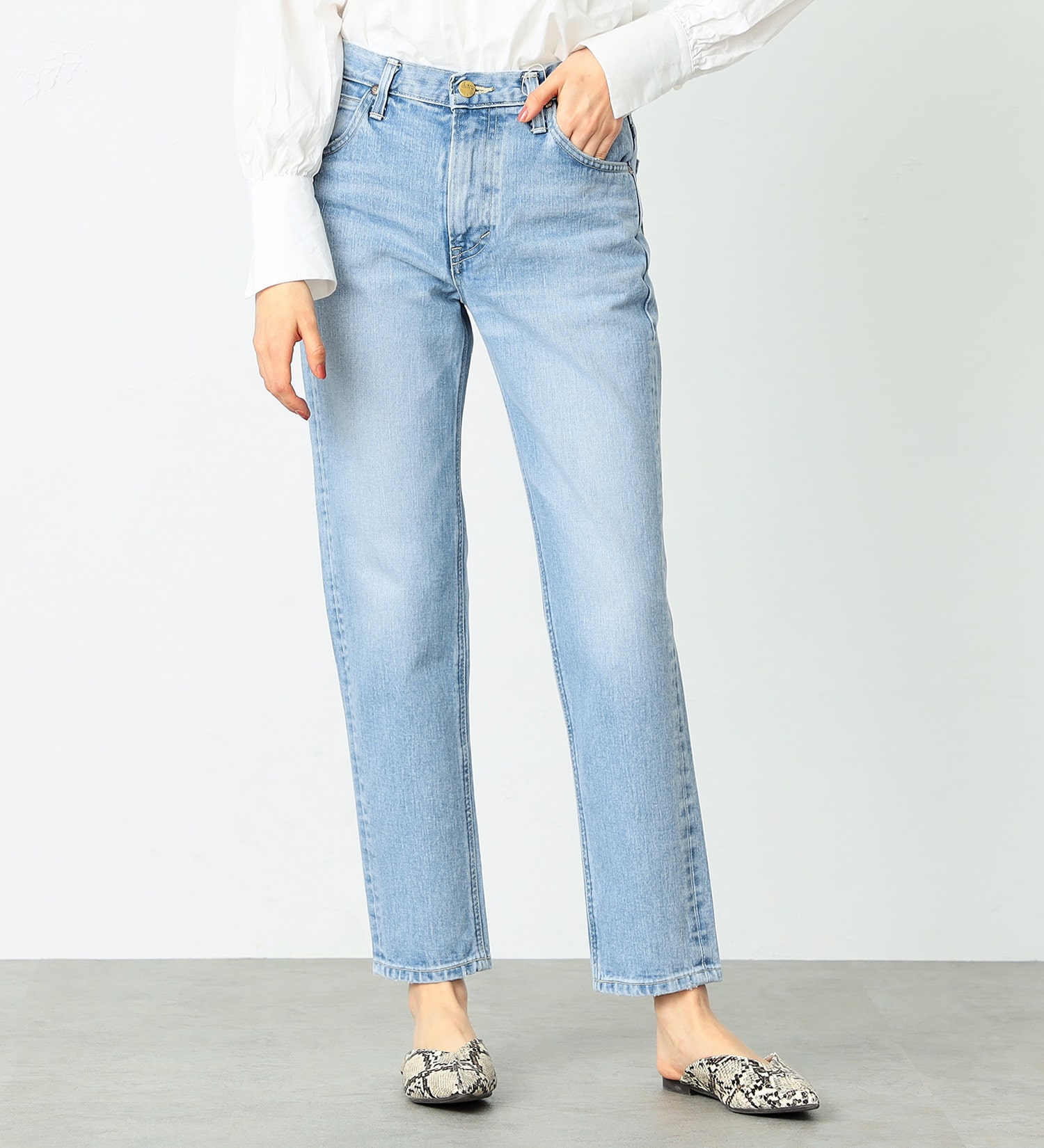 Lee(リー)の【決算SALE】【毎日はきたい】STANDARD WARDROBE ナローフィットデニムパンツ|パンツ/デニム/ジーンズパンツ/レディース|淡色ブルー