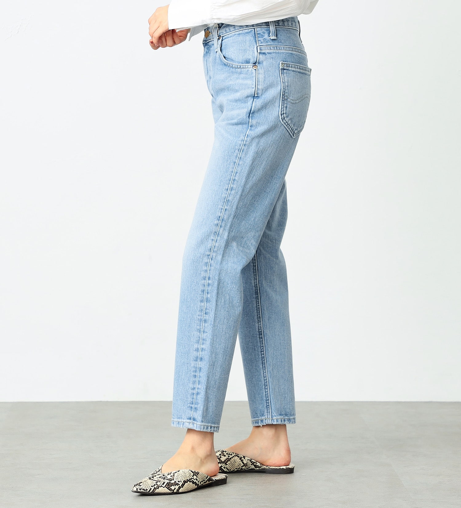 Lee(リー)の【決算SALE】【毎日はきたい】STANDARD WARDROBE ナローフィットデニムパンツ|パンツ/デニム/ジーンズパンツ/レディース|淡色ブルー