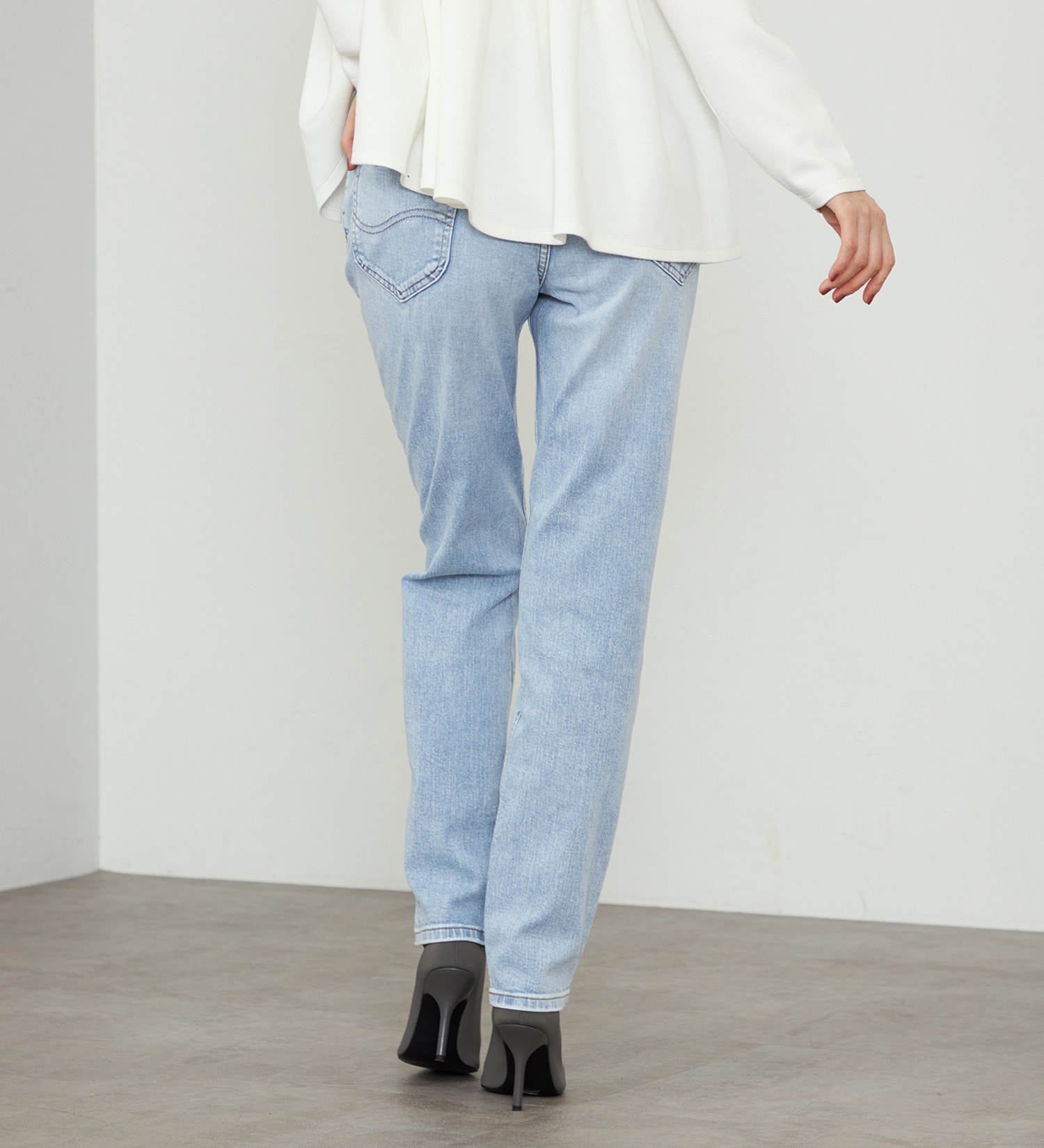 Lee(リー)のSTANDARD WARDROBE LASTIC【ストレッチデニム】テーパードパンツ|パンツ/デニム/ジーンズパンツ/レディース|淡色ブルー