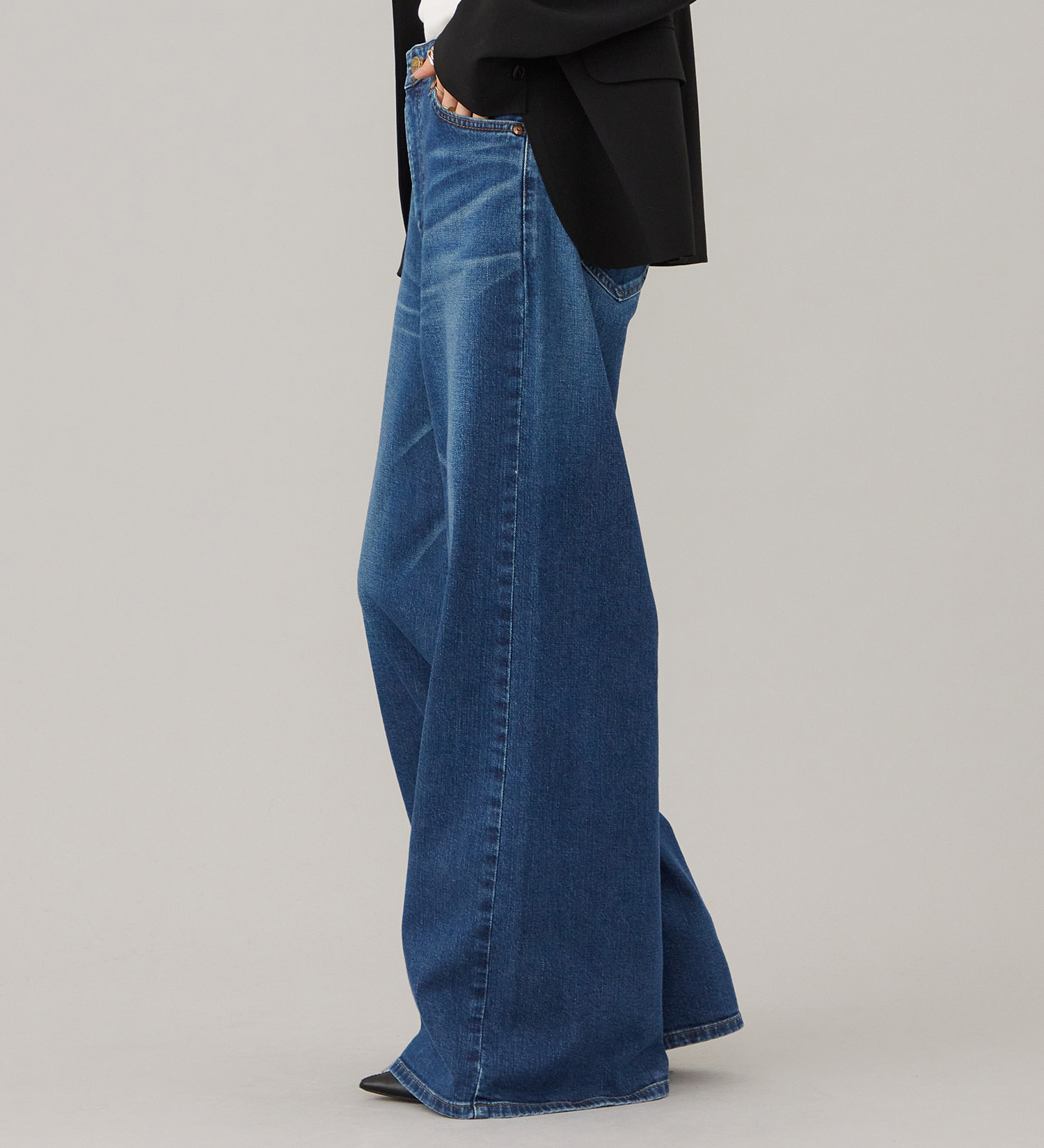 Lee(リー)のSTANDARD WARDROBE LASTIC リラックスワイド【ストレッチデニム】|パンツ/デニム/ジーンズパンツ/レディース|中色ブルー
