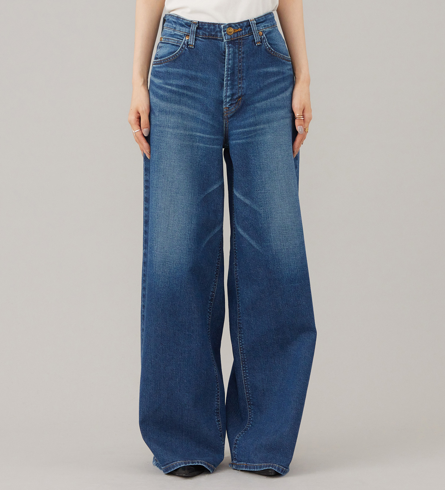 Lee(リー)のSTANDARD WARDROBE LASTIC リラックスワイド【ストレッチデニム】|パンツ/デニム/ジーンズパンツ/レディース|中色ブルー