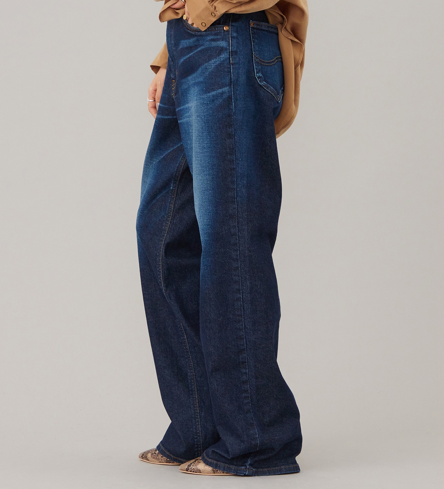 Lee(リー)のSTANDARD WARDROBE LASTIC ストレート【ストレッチデニム】|パンツ/デニム/ジーンズパンツ/レディース|濃色ブルー
