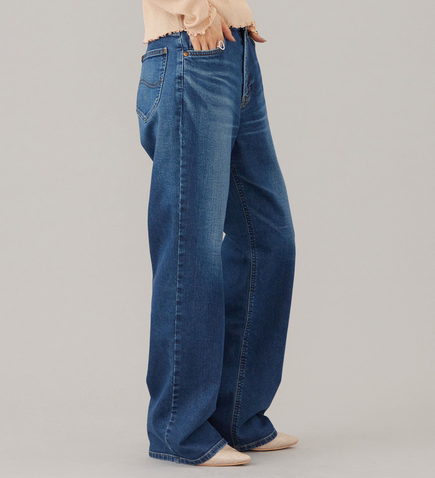 Lee(リー)のSTANDARD WARDROBE LASTIC ストレート【ストレッチデニム】|パンツ/デニム/ジーンズパンツ/レディース|中色ブルー