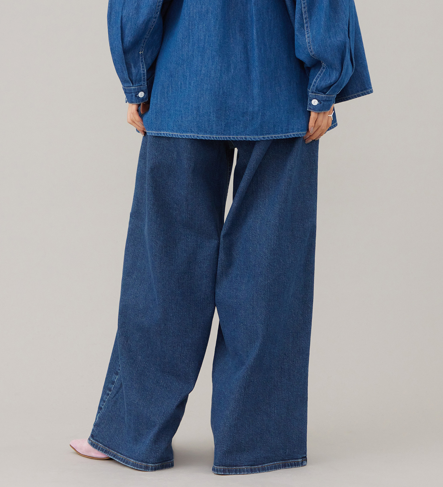 Lee(リー)のSTANDARD WARDROBE LASTIC プリ―テッドワイド【ストレッチデニム】|パンツ/デニム/ジーンズパンツ/レディース|中色ブルー