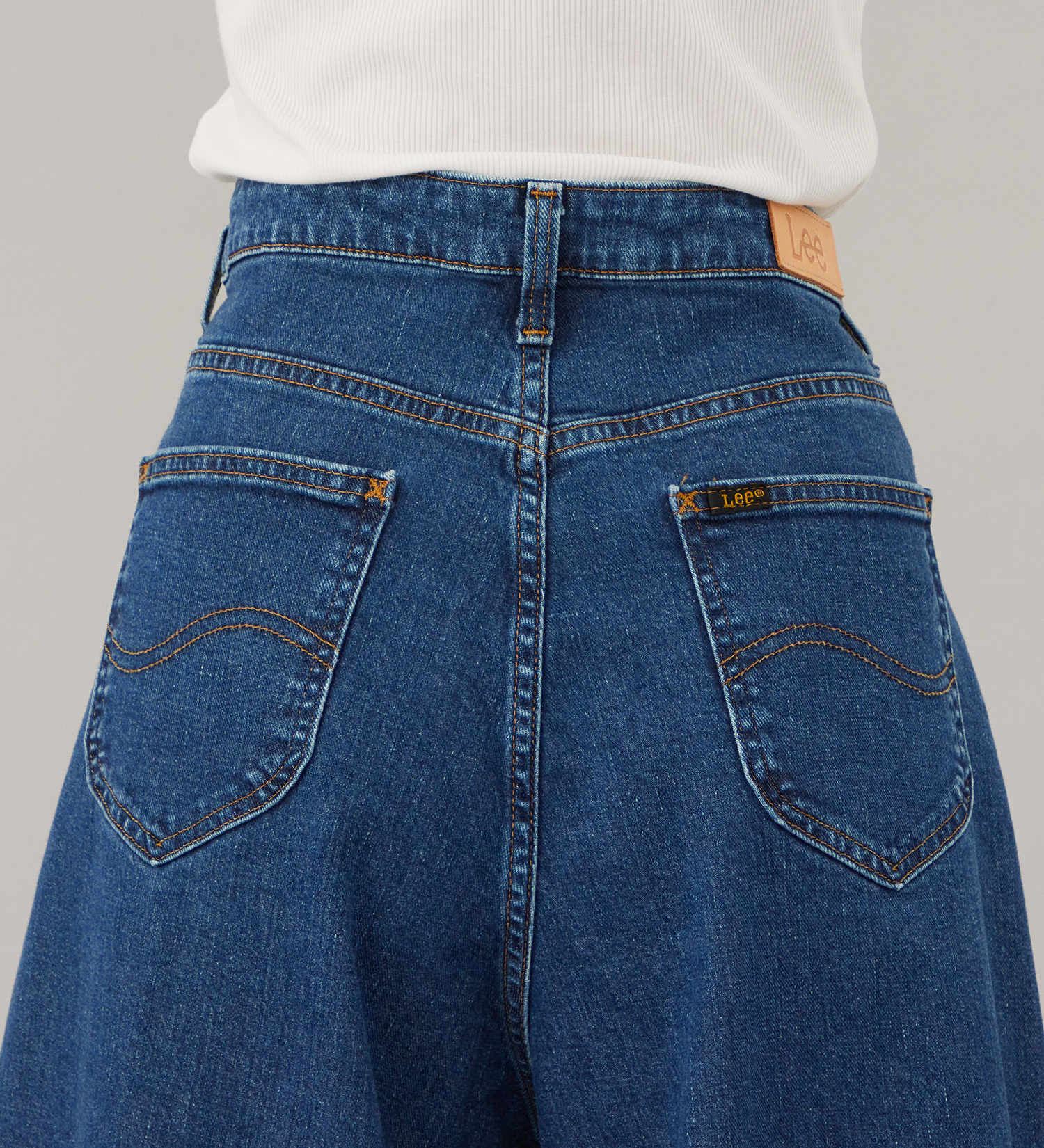 Lee(リー)のSTANDARD WARDROBE LASTIC プリ―テッドワイド【ストレッチデニム】|パンツ/デニム/ジーンズパンツ/レディース|中色ブルー
