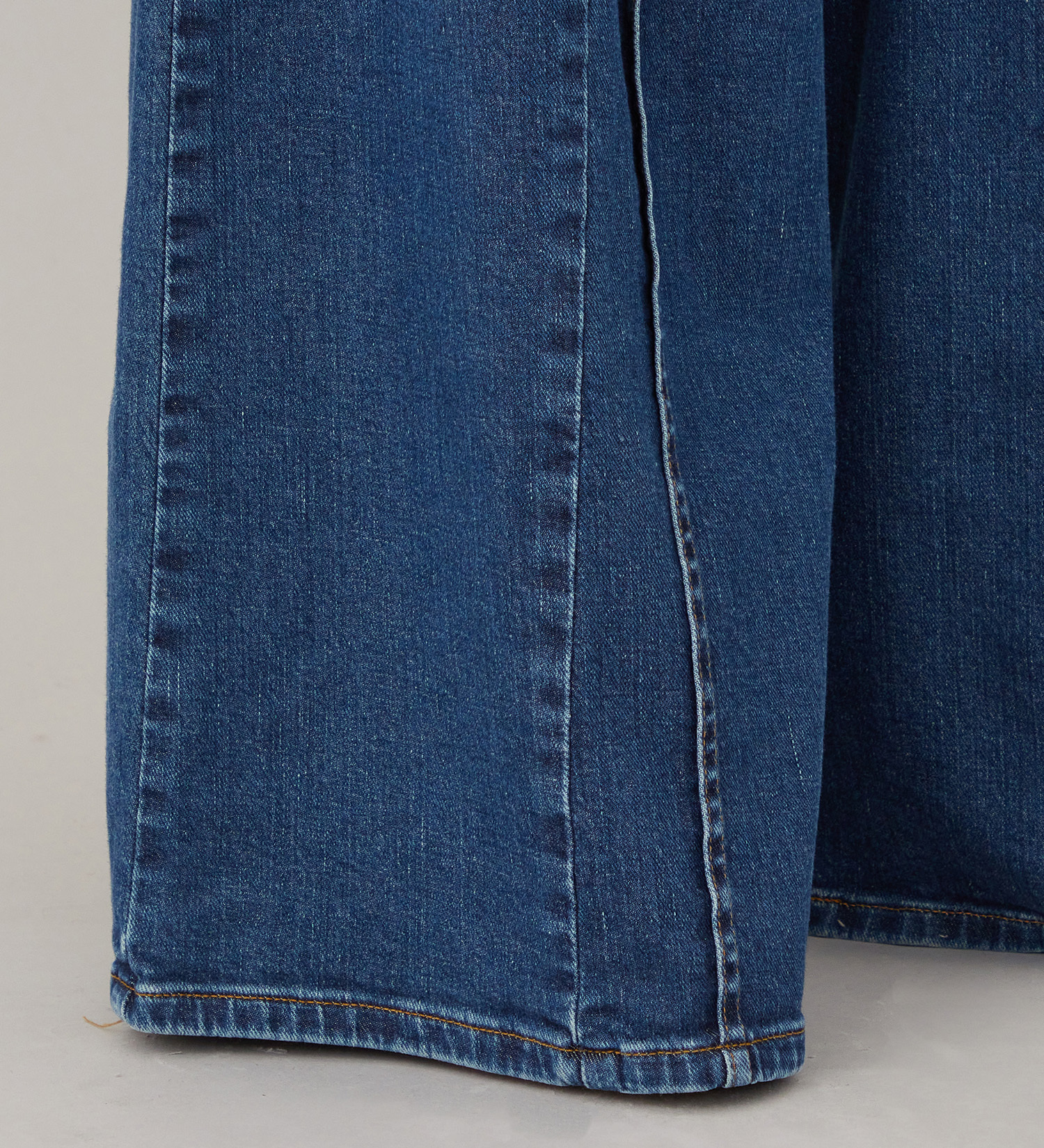 Lee(リー)のSTANDARD WARDROBE LASTIC プリ―テッドワイド【ストレッチデニム】|パンツ/デニム/ジーンズパンツ/レディース|中色ブルー
