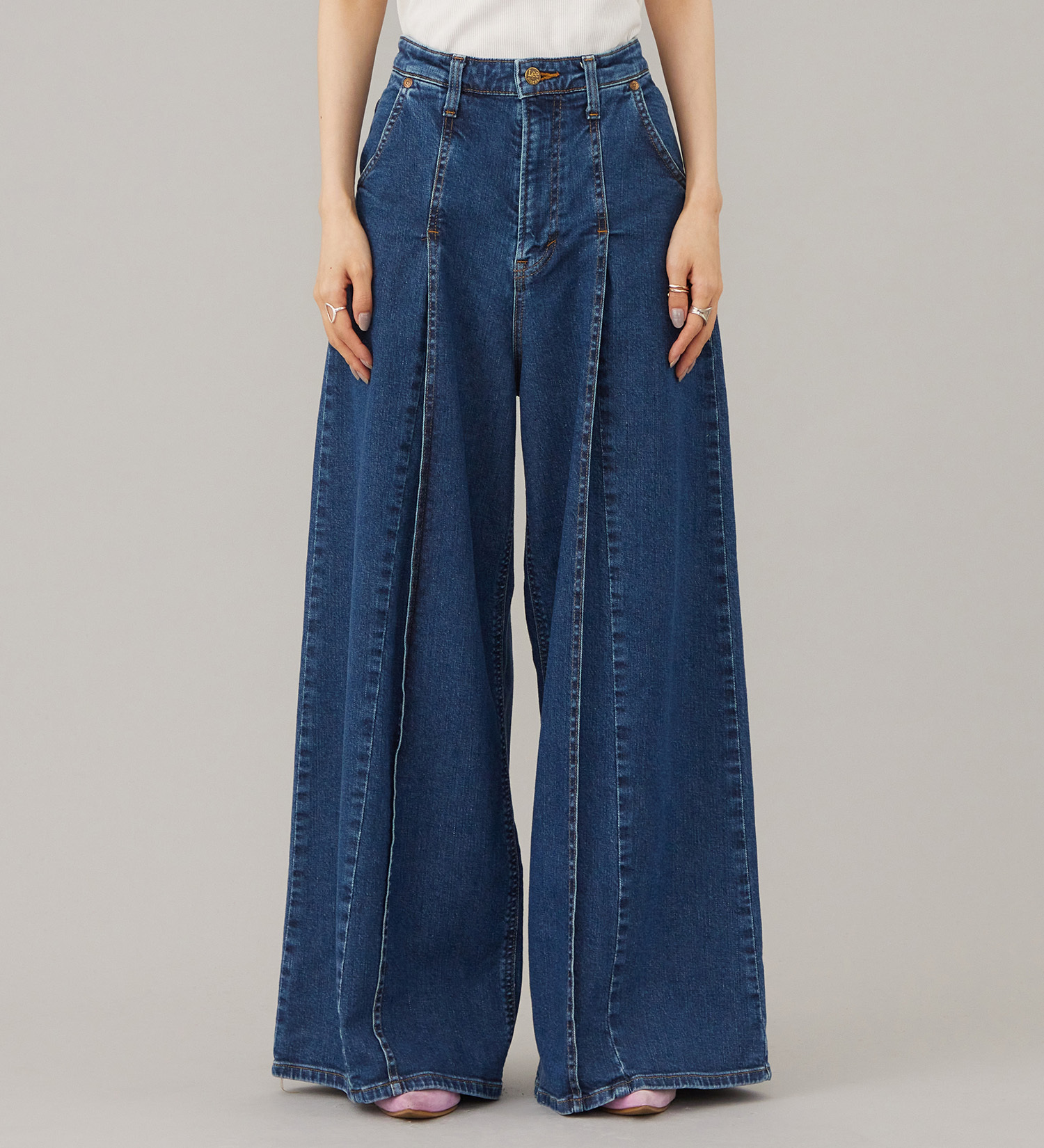 Lee(リー)のSTANDARD WARDROBE LASTIC プリ―テッドワイド【ストレッチデニム】|パンツ/デニム/ジーンズパンツ/レディース|中色ブルー