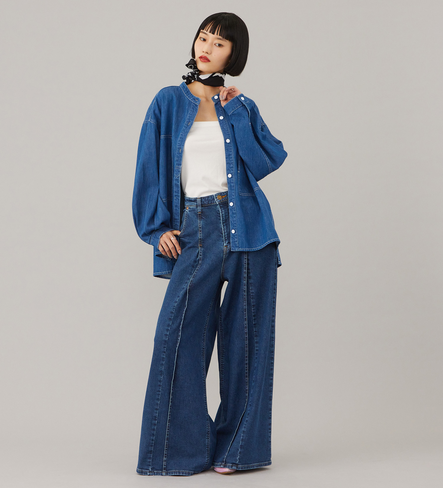 Lee(リー)のSTANDARD WARDROBE LASTIC プリ―テッドワイド【ストレッチデニム】|パンツ/デニム/ジーンズパンツ/レディース|中色ブルー