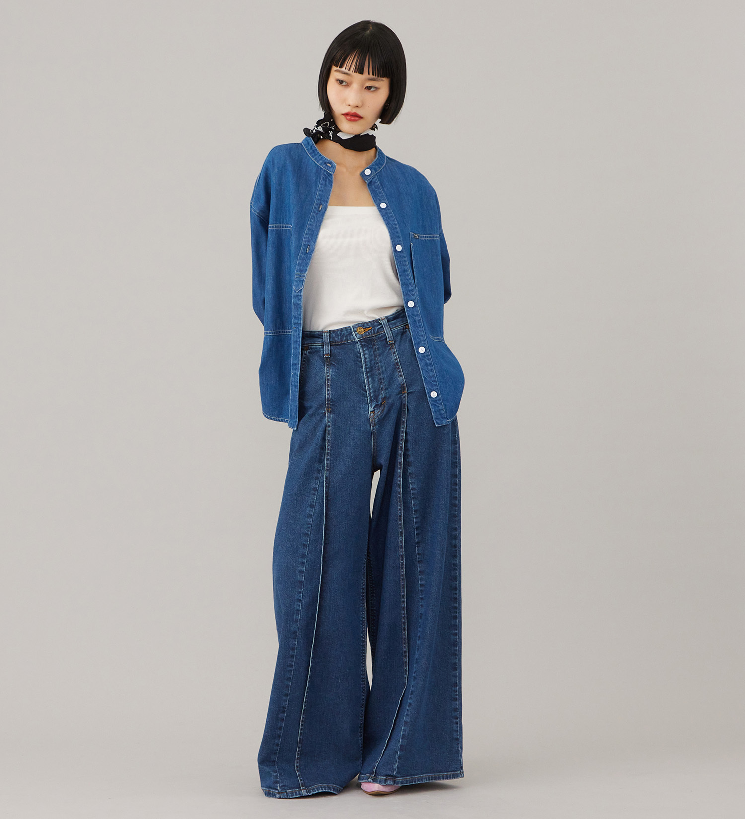Lee(リー)のSTANDARD WARDROBE LASTIC プリ―テッドワイド【ストレッチデニム】|パンツ/デニム/ジーンズパンツ/レディース|中色ブルー